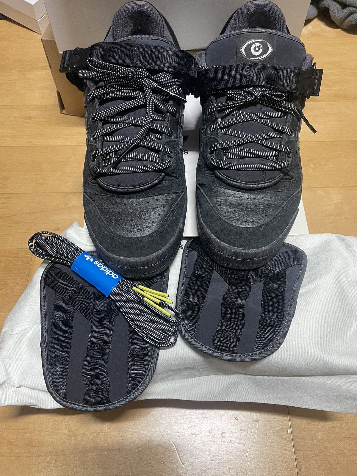 Adidas bad bunny forum black