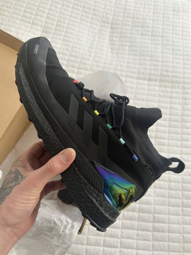 Adidas × Kith adidas Terrex Free Hiker Gore-Tex Kith Black / Iridescent Size US 11.5 / EU 44-45 - 2 Thumbnail