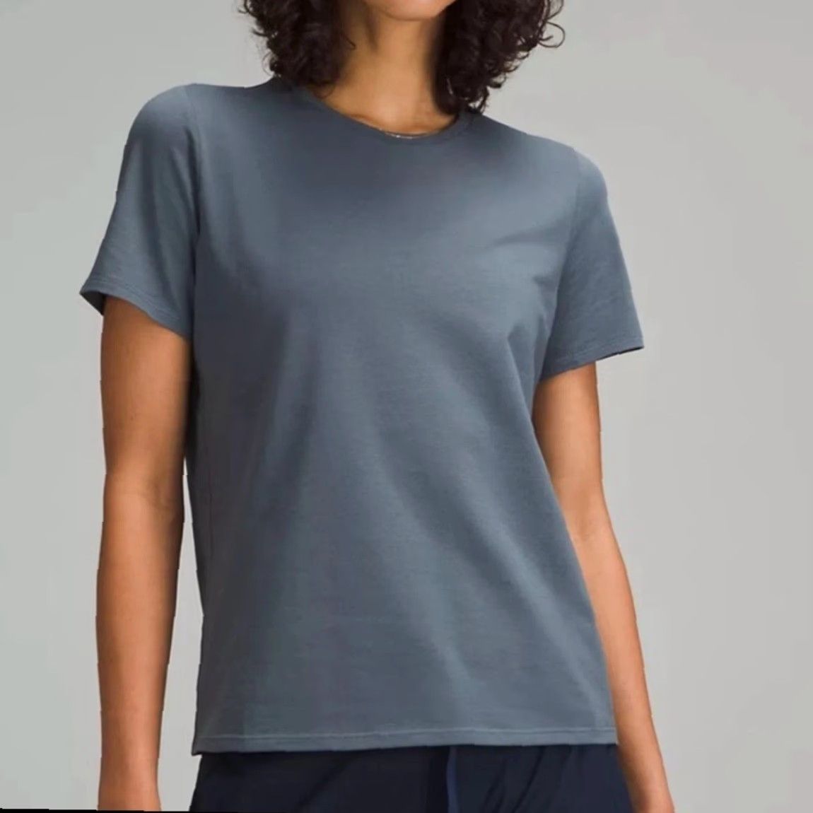 Lululemon Lululemon T-Shirt Slate Gray Organic Cotton Crewneck XS Size XS / US 0-2 / IT 36-38 - 2 Thumbnail