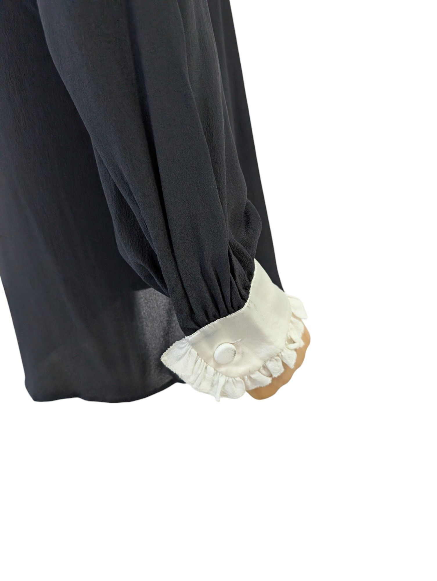 Gucci Gucci Black Silk Blouse With Whitefrill Trim Size M / US 6-8 / IT 42-44 - 9 Thumbnail