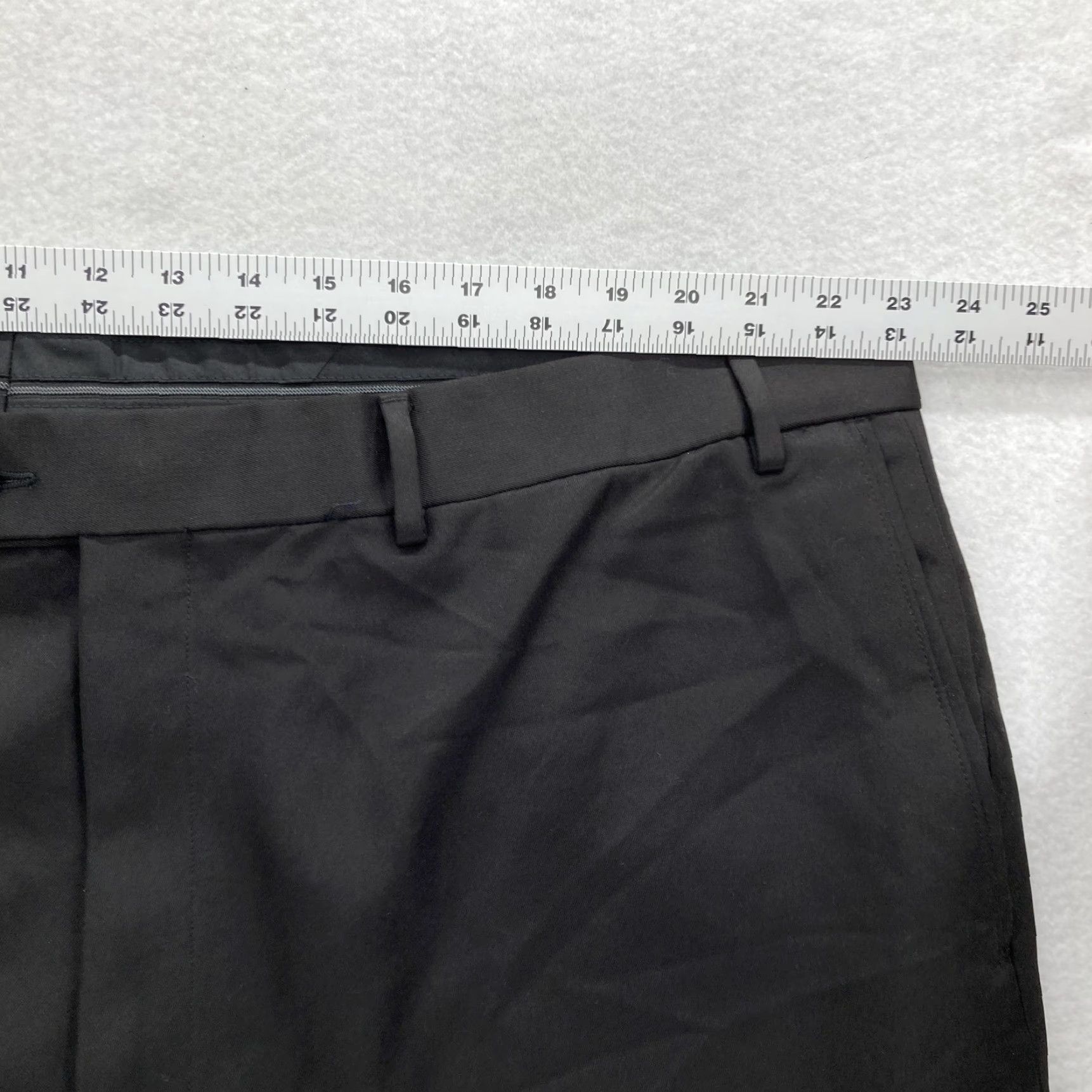 Roundtree & Yorke VINTAGE Roundtree & Yorke TravelSMART Dress Pants Mens 46x28 Black Microfiber Flat Front Size US 30 / EU 46 - 6 Thumbnail