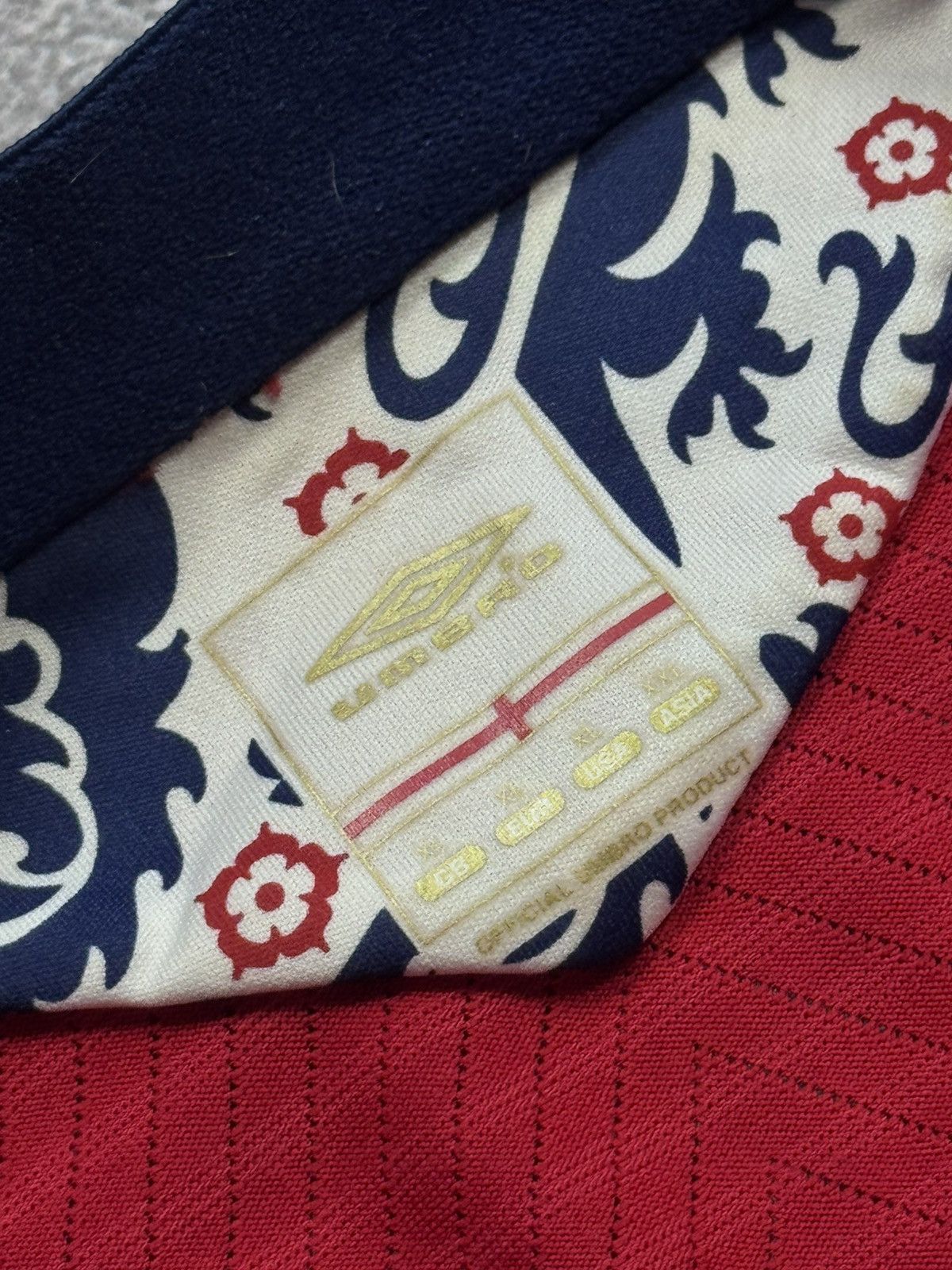 Umbro England 2008-2010 Away Football Shirt — Red Size US XL / EU 56 / 4 - 4 Thumbnail