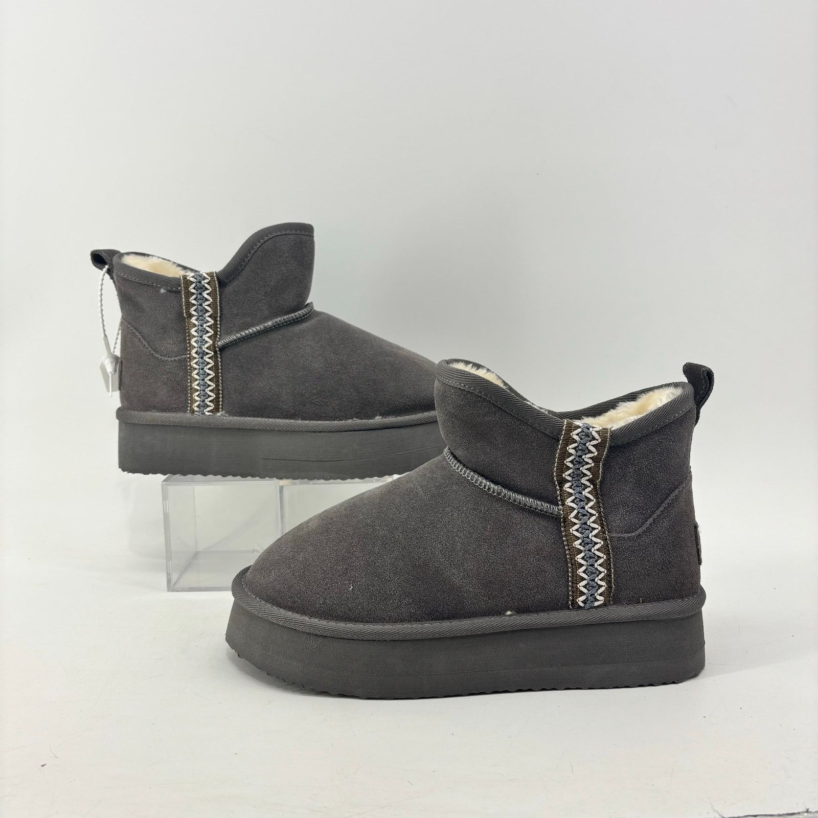 Other Women’s Suede Booties Size 7 Gray Genuine Leather Winter Size US 7 / IT 37 - 8 Thumbnail