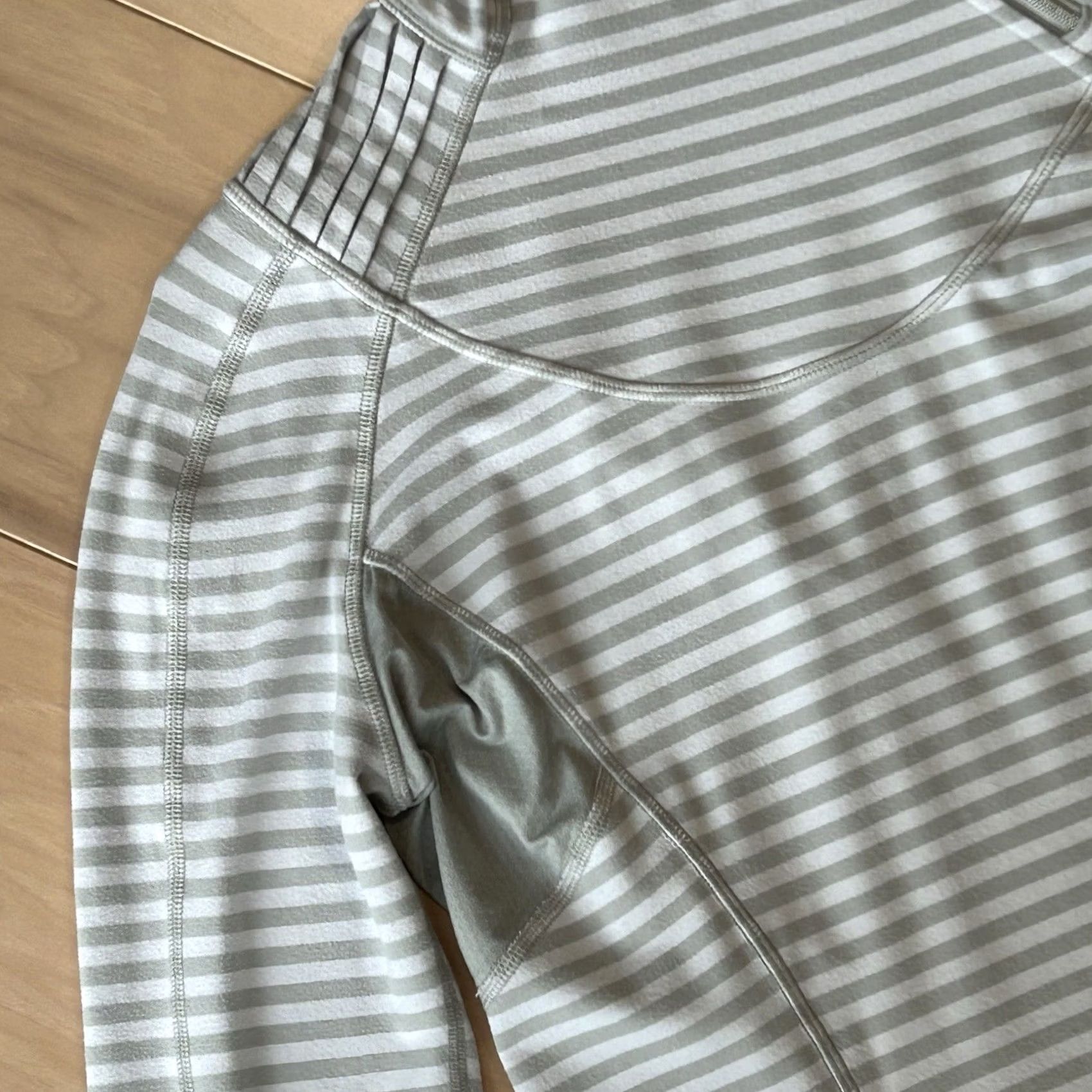 Lululemon Lululemon Run: Back On Track Pullover Striped Top Long Sleeve Women’s 10 Gray / White Hooded Size L / US 10 / IT 46 - 3 Thumbnail