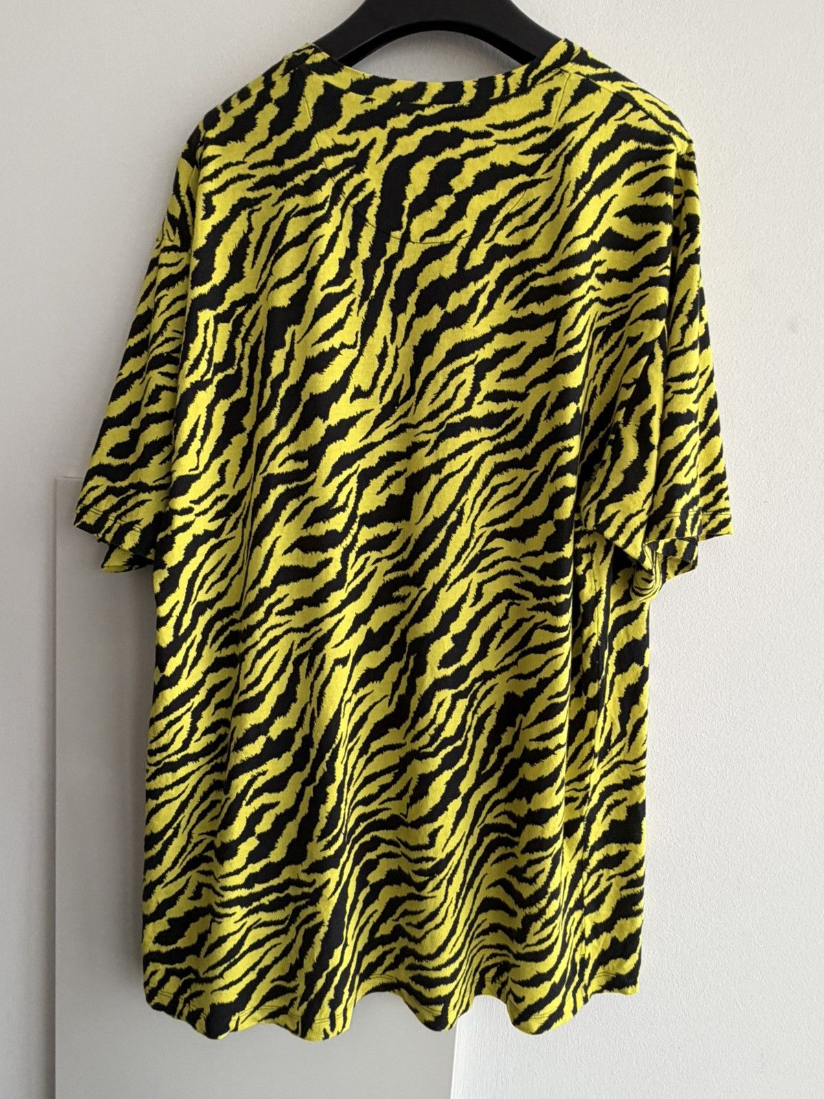 Gucci Super Runway Leopard Zebra Gucci Logo Tee Tshirt Size US L / EU 52-54 / 3 - 2 Thumbnail