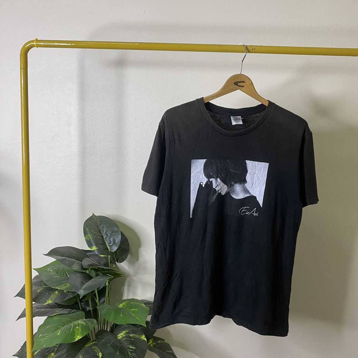 Band Tees Aor Eir Japanese Singer Official Merchandise Tee Size US M / EU 48-50 / 2 - 1 Thumbnail
