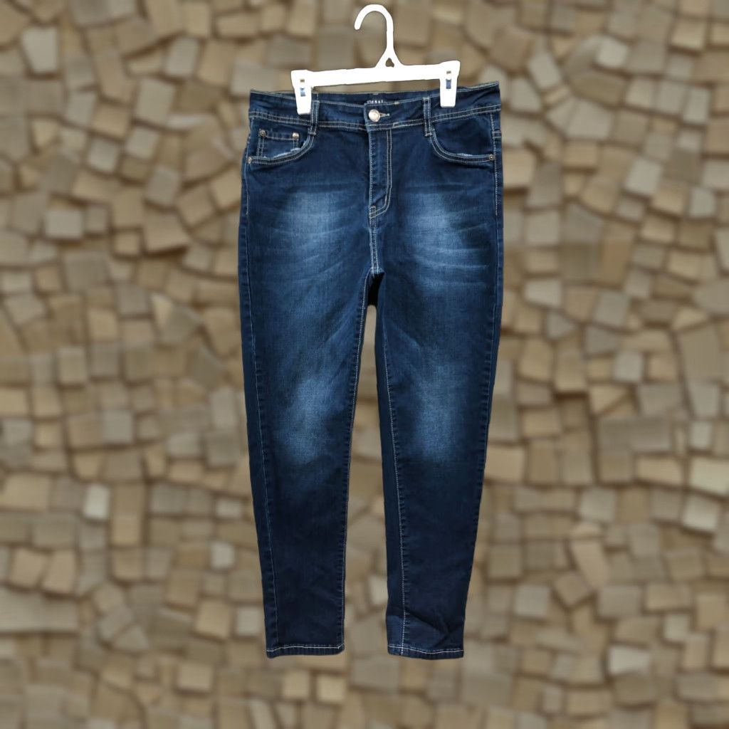 Denime Puzzle Jeans Juniors Jeans Size 9/10 Mid Rise Dark Wash Blue Denim Skinny Capri Size 30" / US 8 / IT 44 - 1 Thumbnail