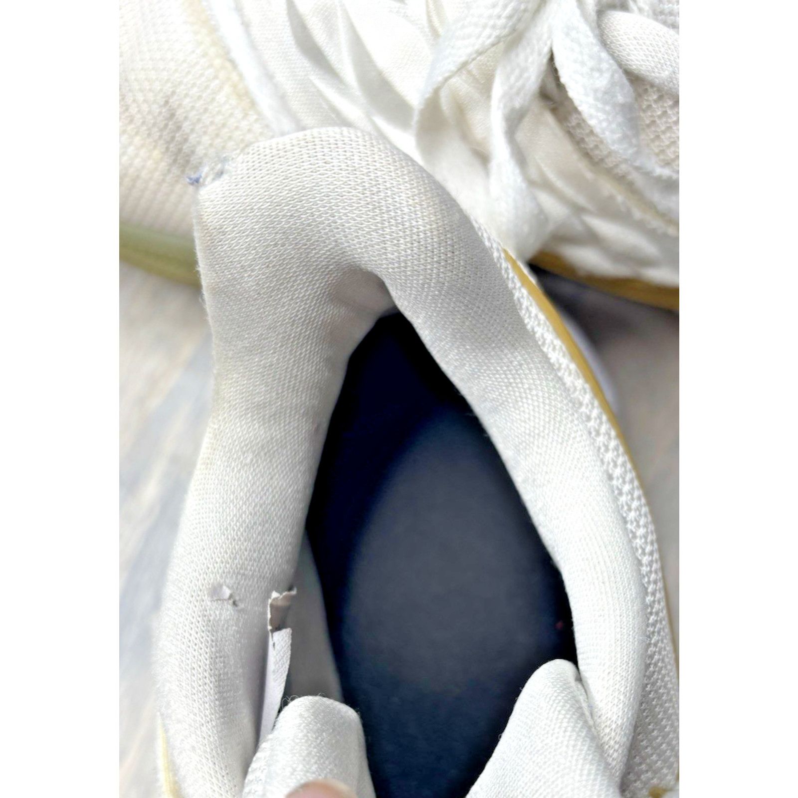 Nike Nike Kyrie Low White/Gold Basketball Shoes Size: 7 Size US 7 / EU 40 - 8 Thumbnail