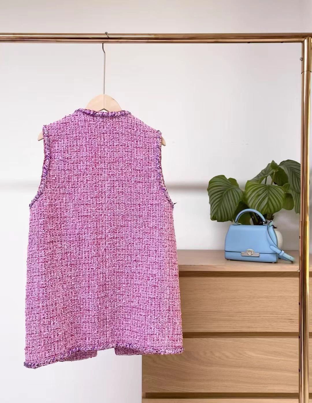 Chanel Chanel tweed vest 34 worn once France Size XS / US 0-2 / IT 36-38 - 2 Thumbnail