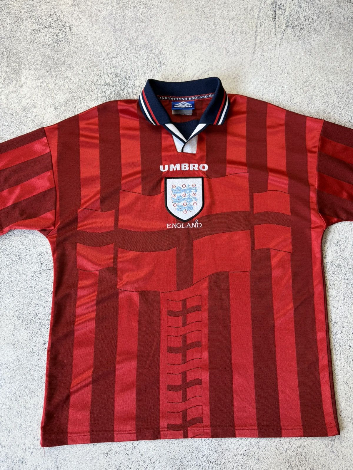 Umbro ENGLAND UMBRO 1997 1998 AWAY VINTAGE FOOTBALL JERSEY SHIRT Size US L / EU 52-54 / 3 - 5 Thumbnail