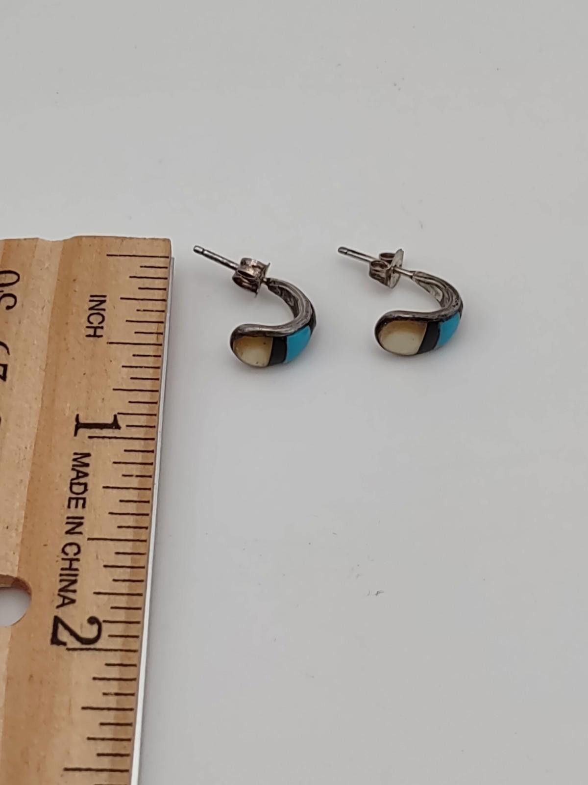 The Unbranded Brand 1.4g Vtg Sterling Silver Multi Stone Southwestern J-Hoops Size ONE SIZE - 4 Thumbnail