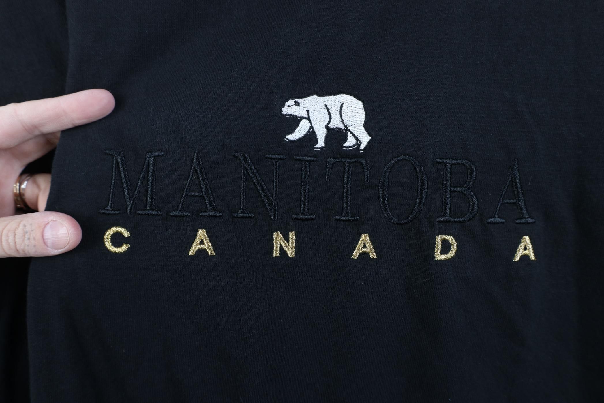 Vintage Vintage 90s Streetwear Manitoba Canada Polar Bear T-Shirt Size US L / EU 52-54 / 3 - 4 Thumbnail