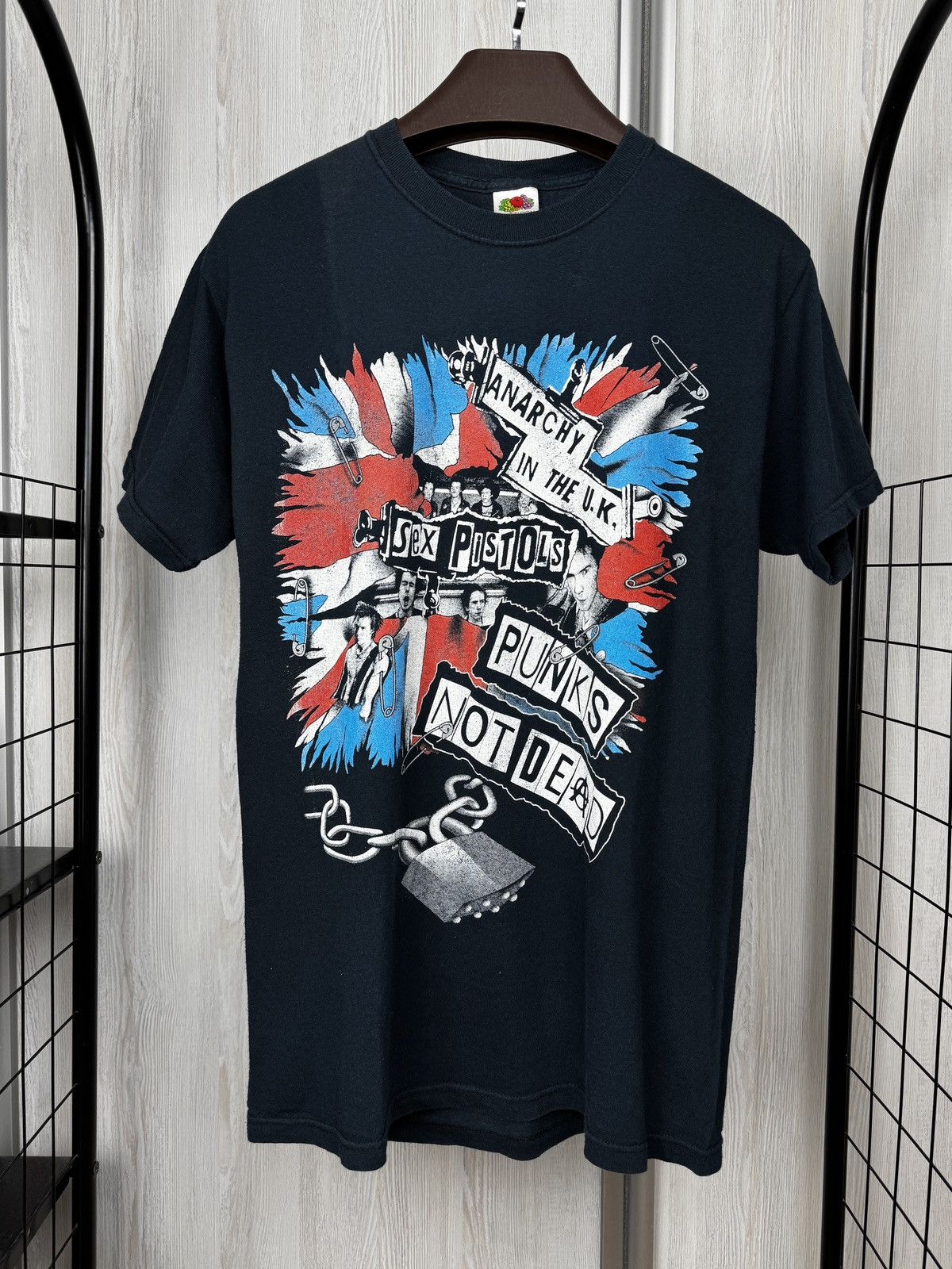 Fruit Of The Loom Vintage 90s 00s Sex Pistols Anarchy Punks Not Dead UK tee Size US M / EU 48-50 / 2 - 2 Thumbnail