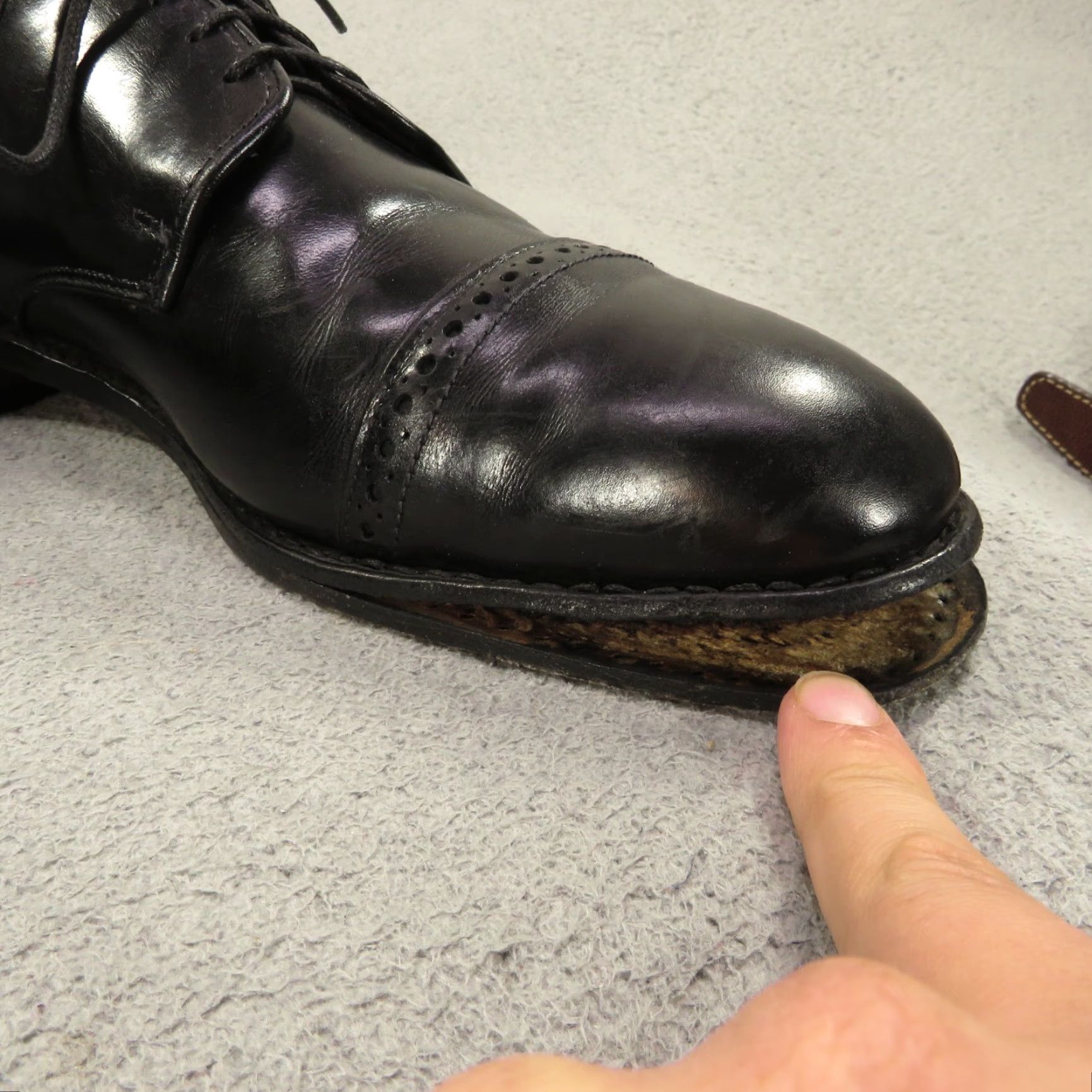 Allen Edmonds Allen Edmonds Men Shoes 10.5 E Black Leather Boulevard Cap Toe Oxford Dress Shoe Size ONE SIZE - 3 Thumbnail