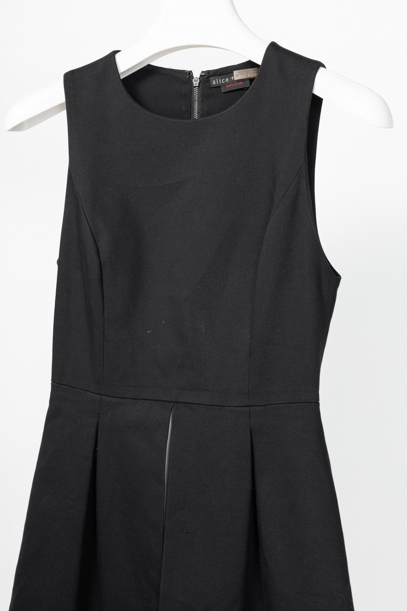 Alice + Olivia Alice + Olivia Bria Black & White Pleated Slit-Front Dress Size XS / US 0-2 / IT 36-38 - 3 Thumbnail
