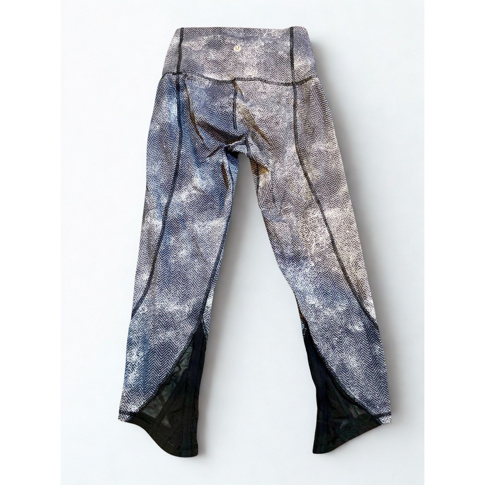 Lululemon Lululemon Essential Rhythm Crop Leggings Sz 4 Diffusion Lux Size 27" / US 4 / IT 40 - 13 Thumbnail