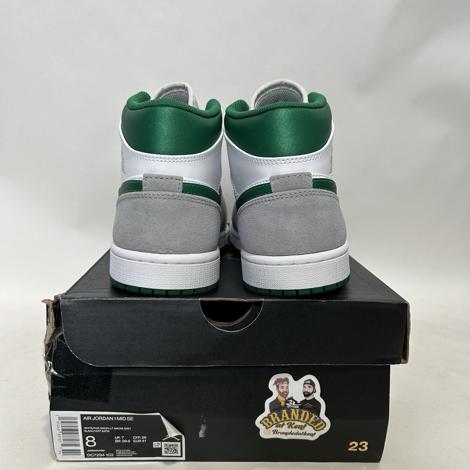 Nike Nike Air Jordan 1 Retro Mid SE “Light Smoke Grey Pine Green” Size US 8 / EU 41 - 4 Thumbnail