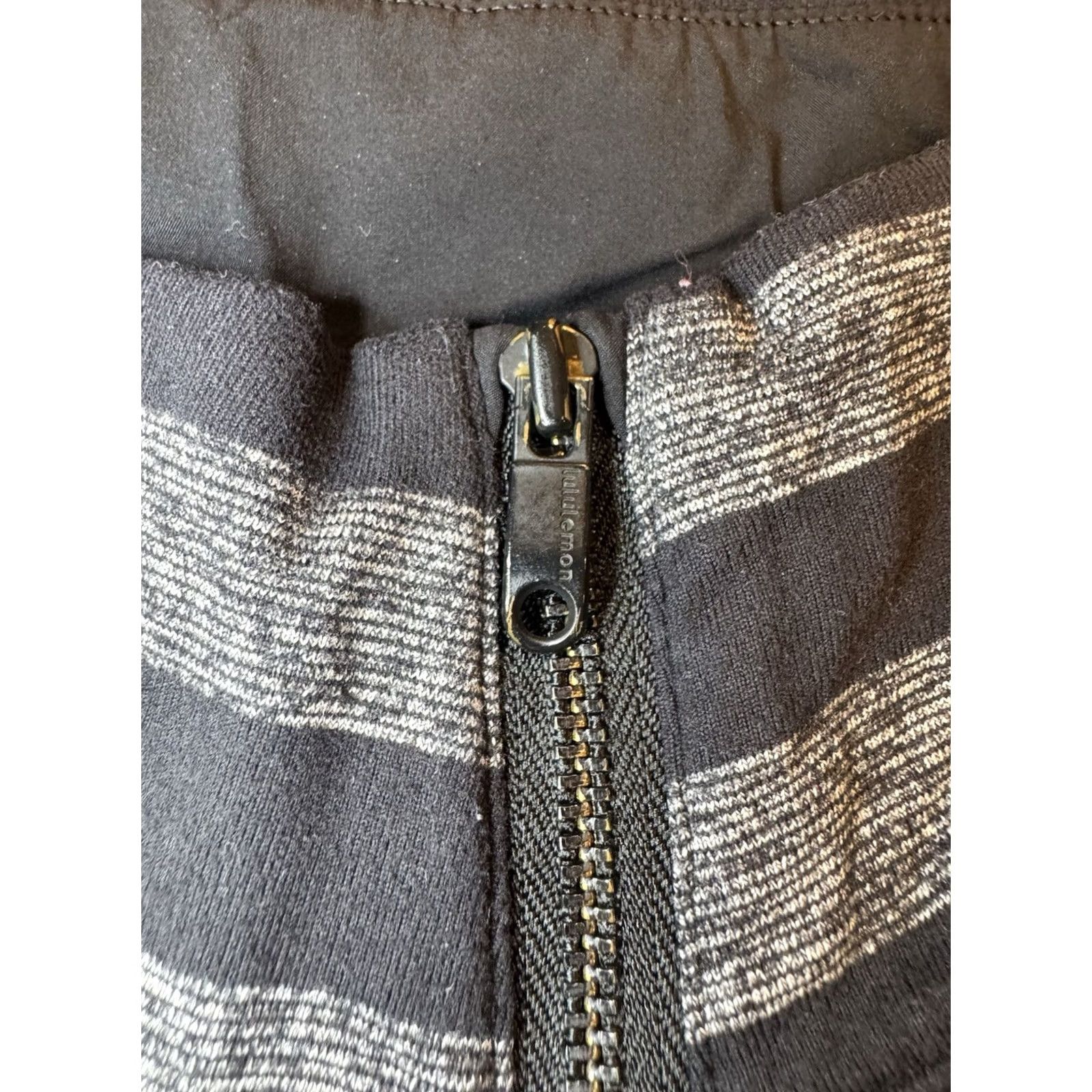 Lululemon Lululemon Shirt Mens Large Studio 1/4 Zip Classic Stripe Heathered Gray Black Size US L / EU 52-54 / 3 - 4 Thumbnail