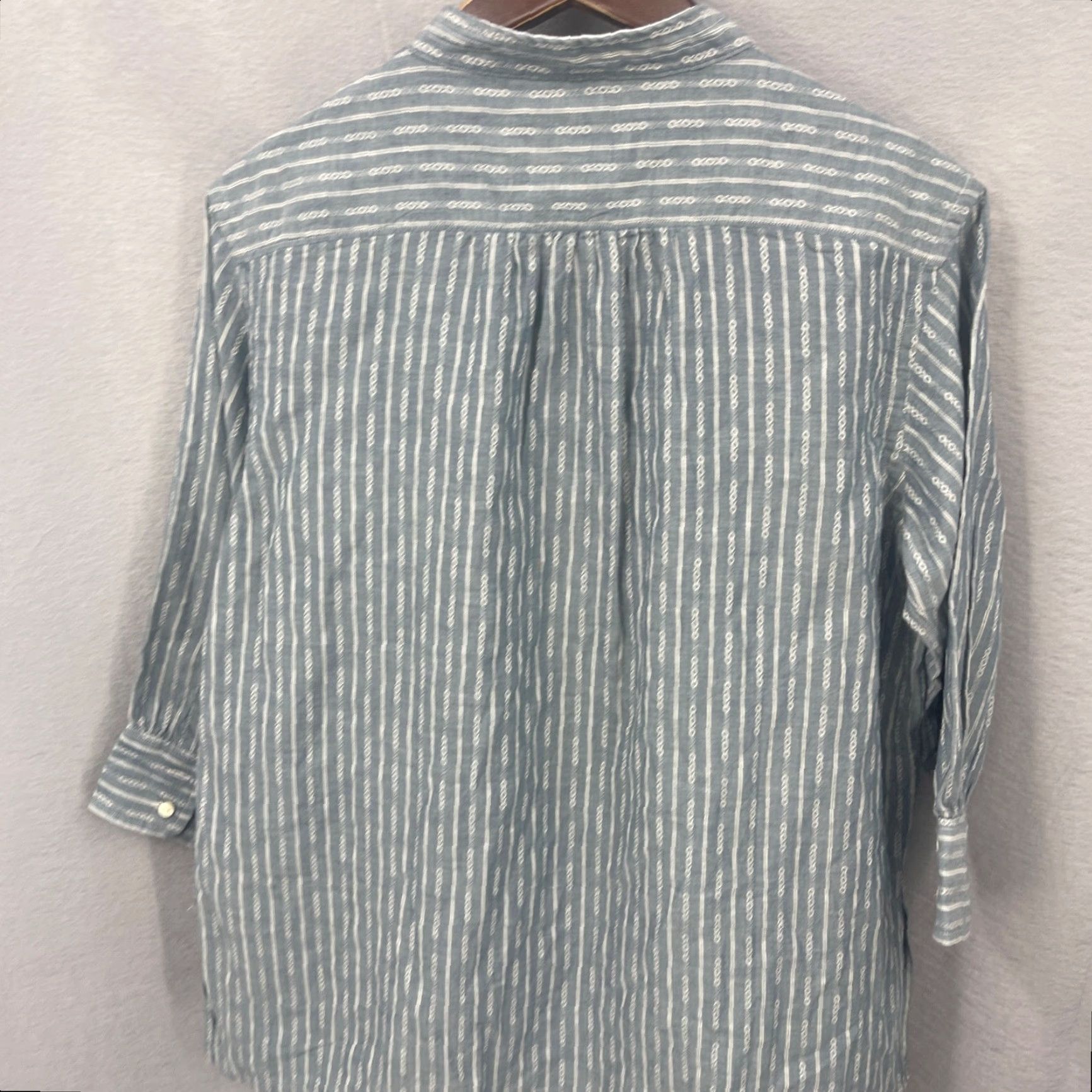 Frye Frye Women's Tunic Blouse XS Chambray Casua lStriped Long Sleeve V-Neck Button Fall Spring Summer Size XS / US 0-2 / IT 36-38 - 6 Thumbnail