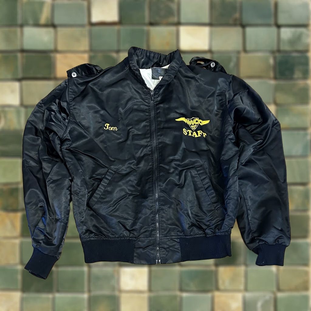 Vintage VINTAGE Bomber Jacket AM Radio Station Sayin Waterbury Air Force 80s Medium Mens Black Swingster Nylon Satin Size US M / EU 48-50 / 2 - 1 Thumbnail