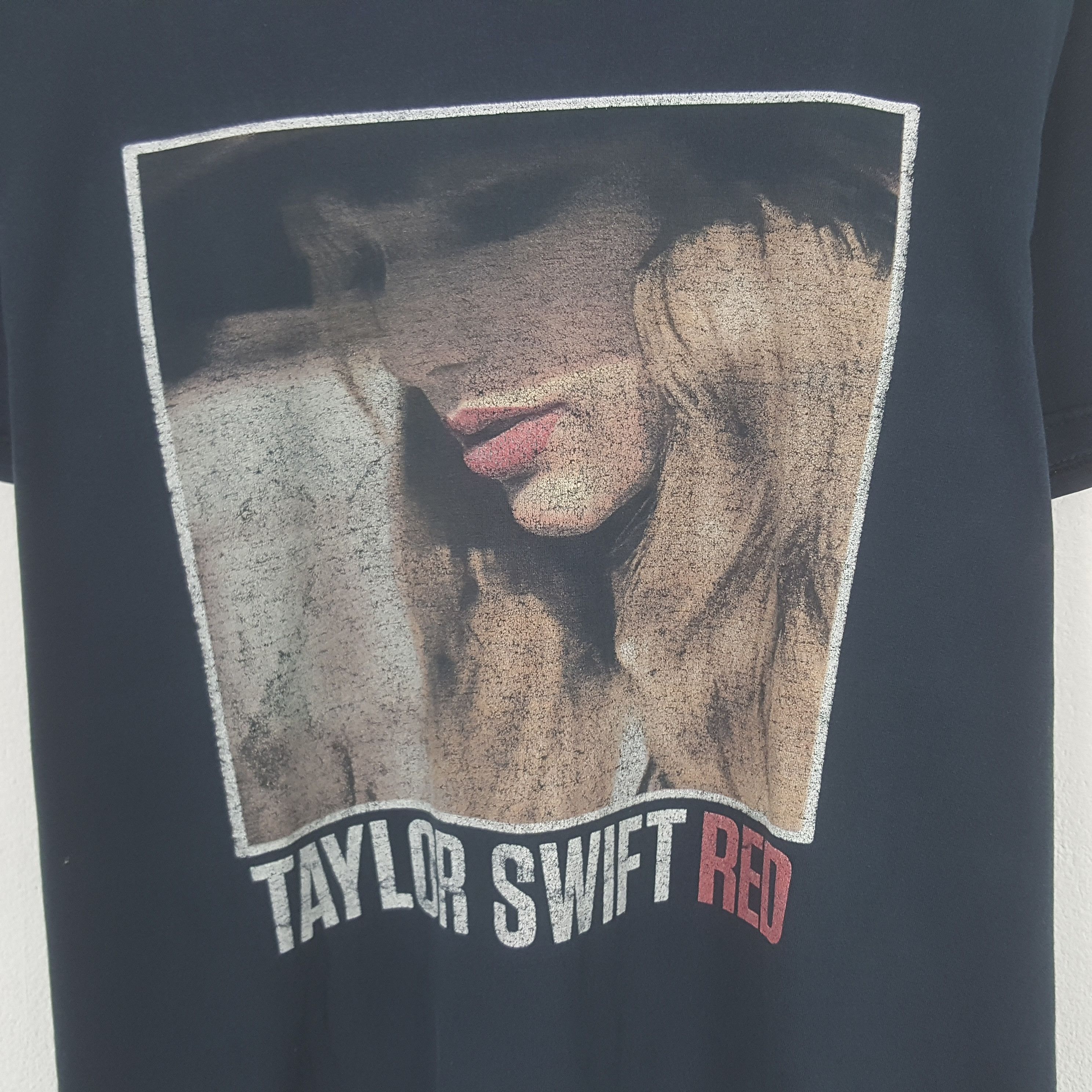 Other Vintage Taylor Swift Red 2013 Tour Tshirt Size US M / EU 48-50 / 2 - 2 Thumbnail