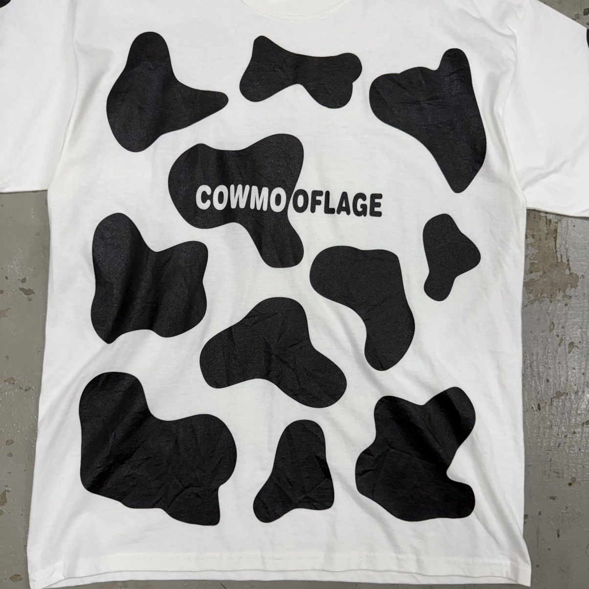 Vintage Vintage 90s Cowmooflage Cow All Over Print Tee Size US XL / EU 56 / 4 - 2 Thumbnail