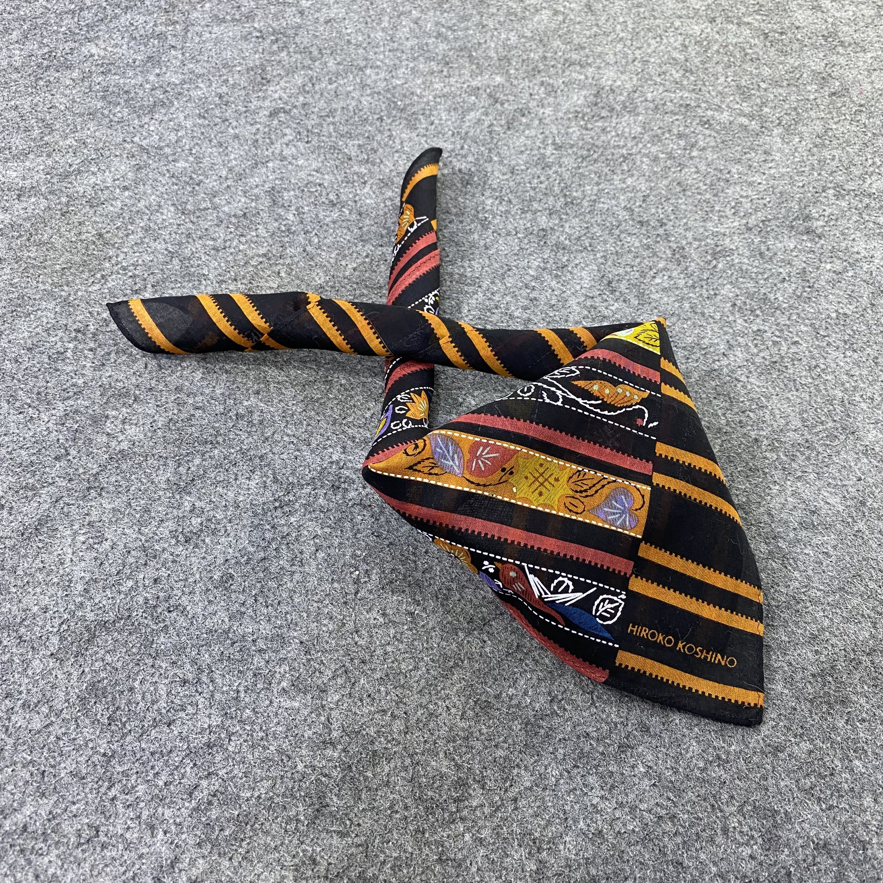 Japanese Brand Hiroko Koshino Handkerchief / Bandana / Neckerchief-B2088 Size ONE SIZE - 1 Thumbnail