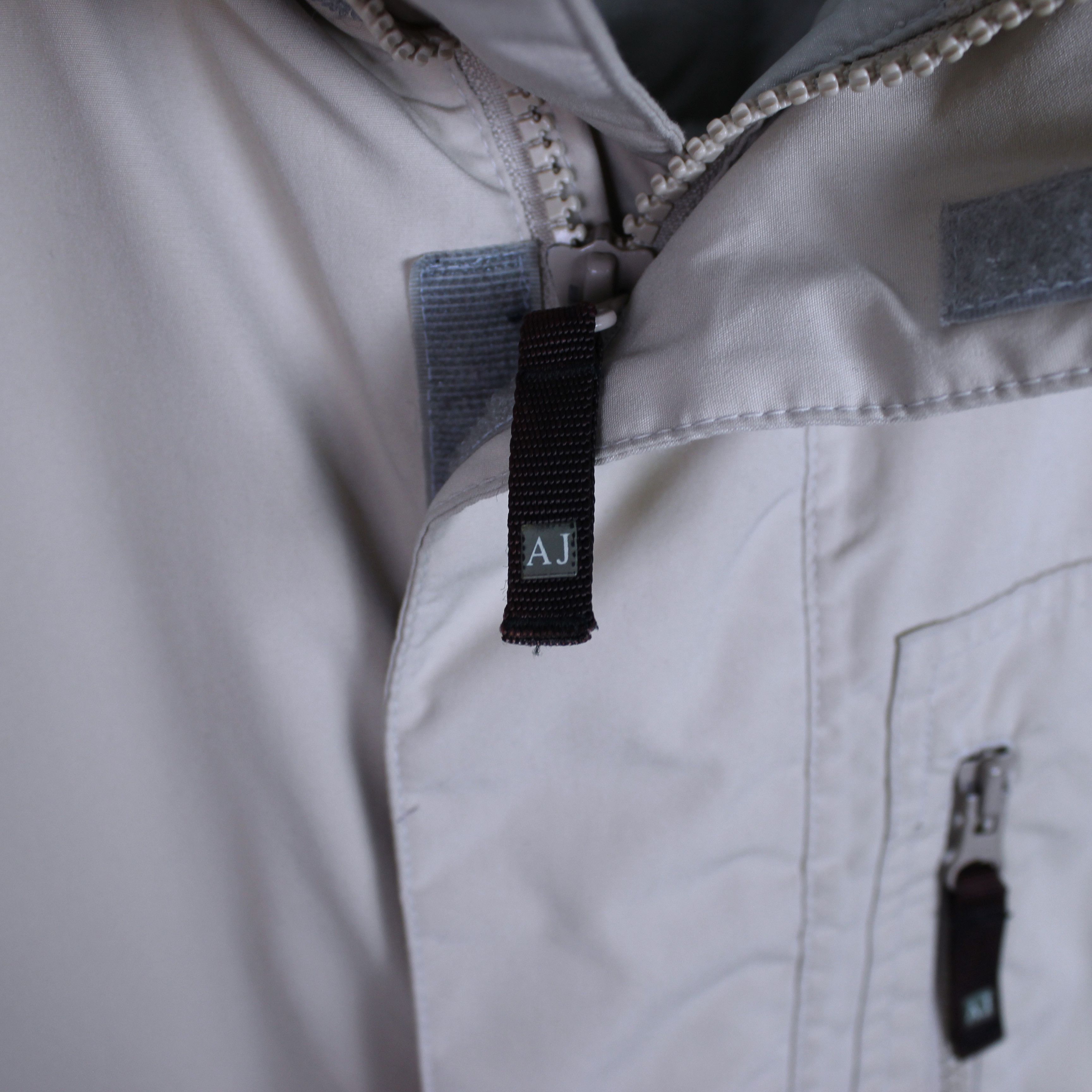 Armani Armani Jeans down jacket heavy winter beige coats L Size US L / EU 52-54 / 3 - 11 Thumbnail
