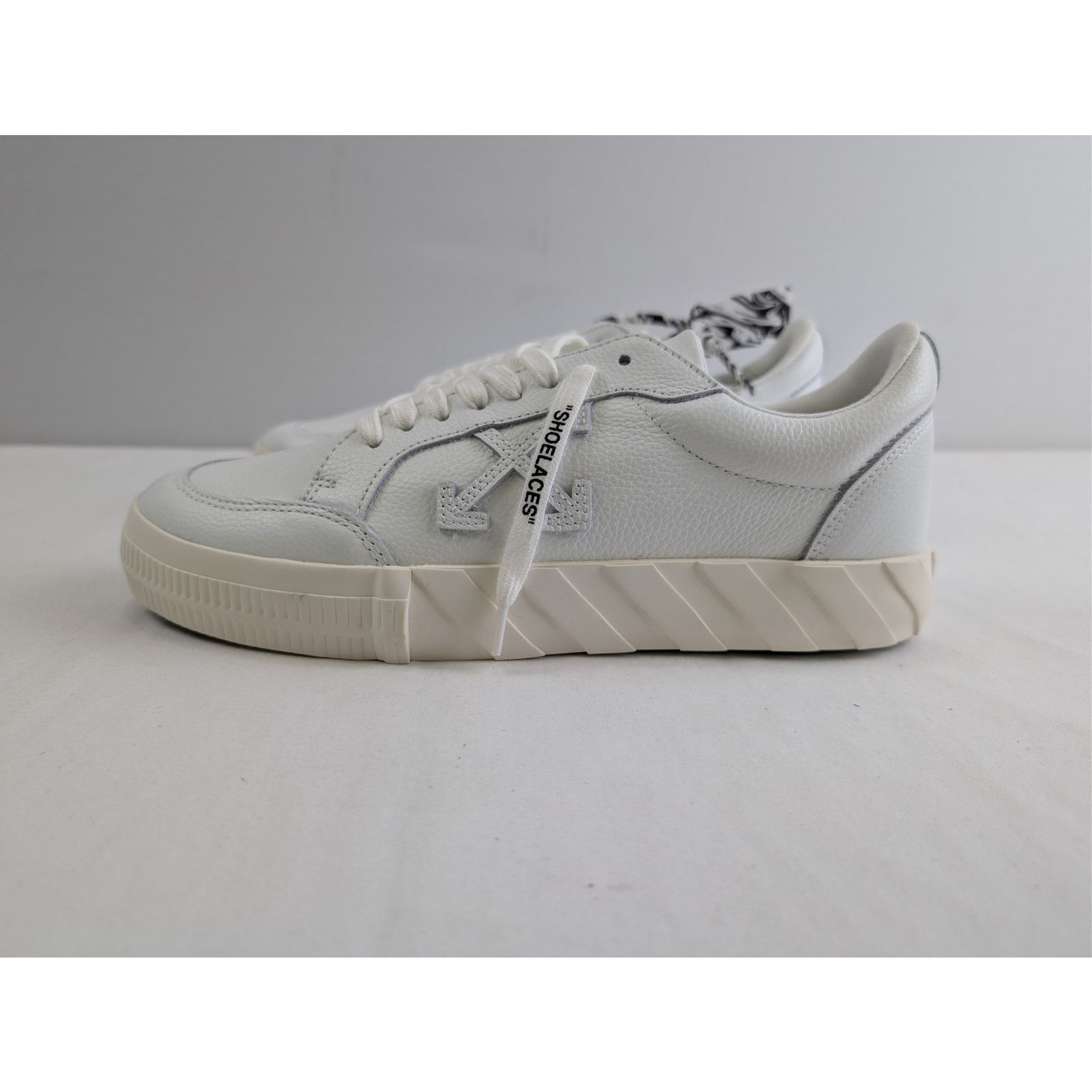 o1rshd1 Low Vulcanized Leather Sneakers in White