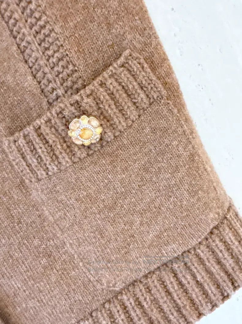 Chanel Chanel 24A high-end handicraft workshop flower diamond buc Size XXS / US 00 / IT 34 - 6 Thumbnail