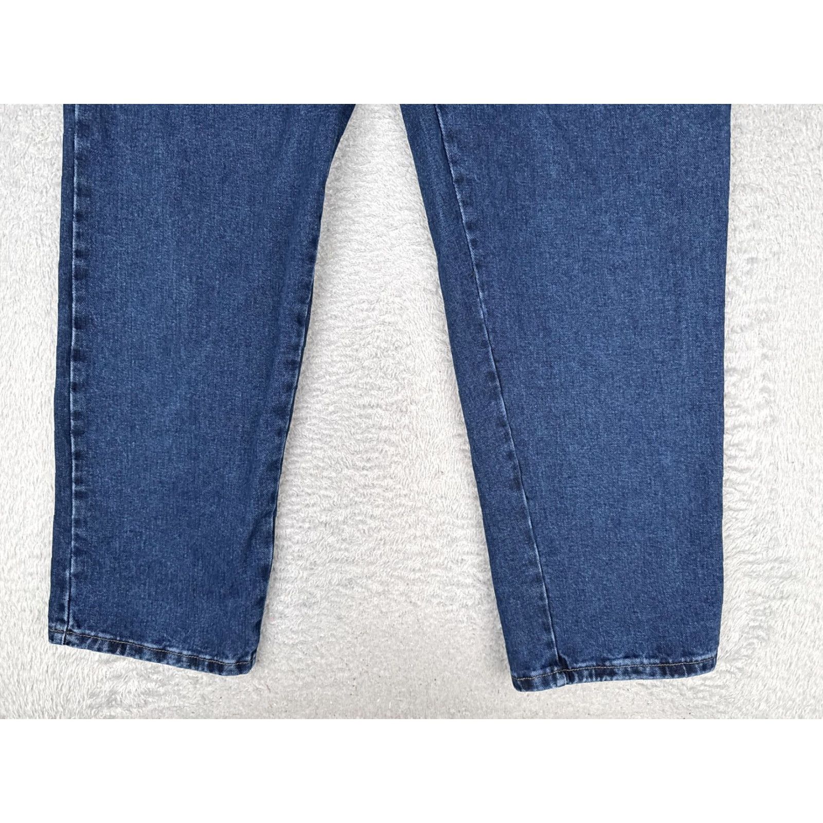 Wrangler Wrangler Jeans Womens 18X32 Straight High Rise Relaxed Blue Medium Wash 34x32 Denim 100% Cotton N/A Size 40" / US 18 - 2 Thumbnail