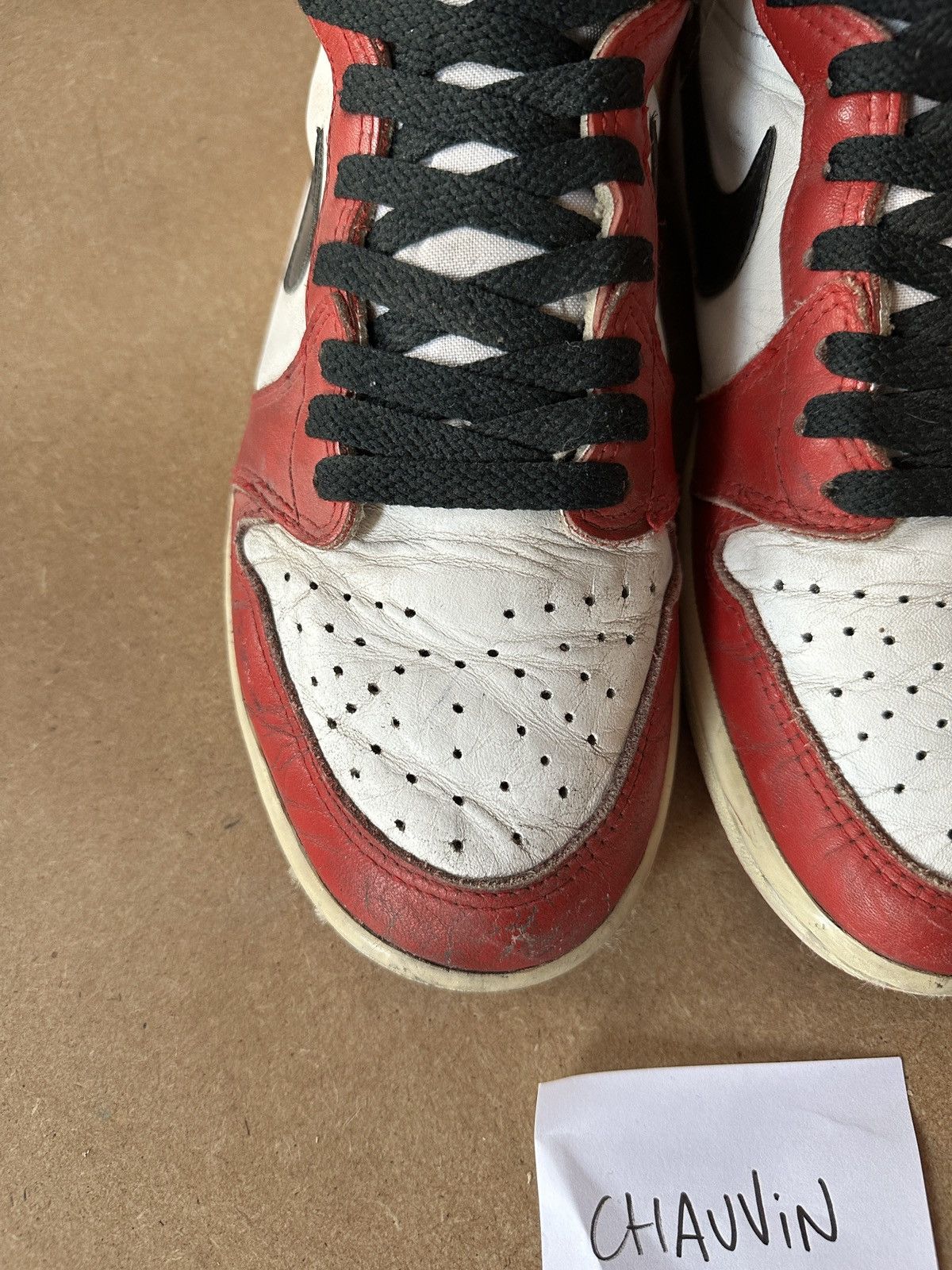 Jordan Brand Jordan 1 OG Chicago 1985 Size US 8.5 / EU 41-42 - 8 Thumbnail