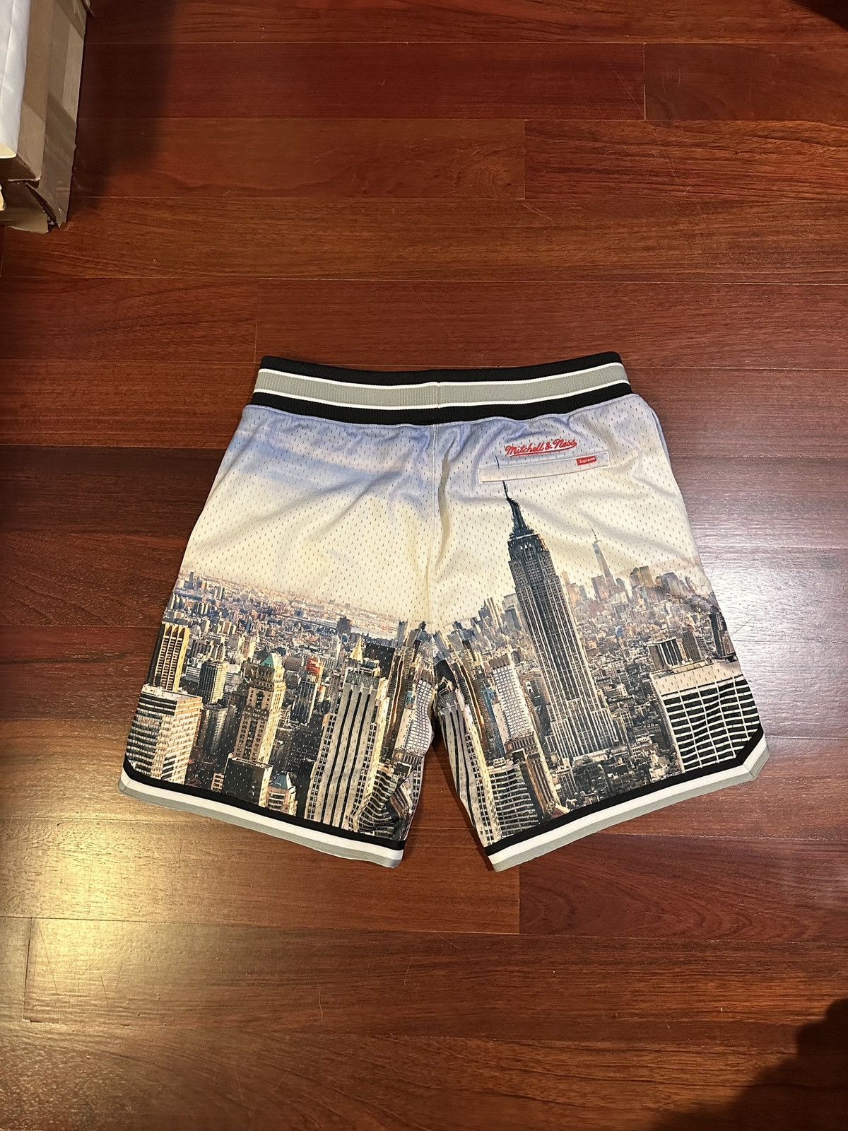 Mitchell & Ness × Supreme Supreme Mitchell & Ness Skyline Shorts size Small Size US 30 / EU 46 - 2 Thumbnail