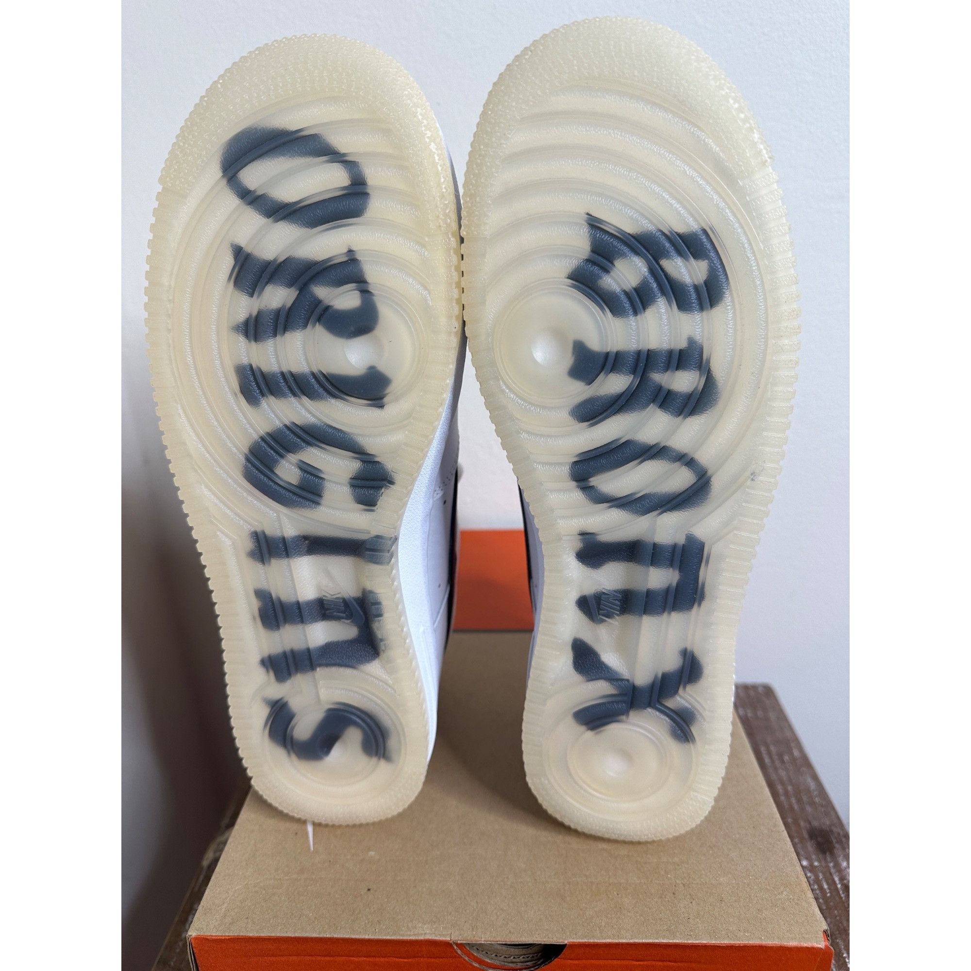 Nike WMNS Air Force 1 ‘07 PRM Leather 40th Anniversary Edition Br Size US 10 / EU 43 - 8 Thumbnail