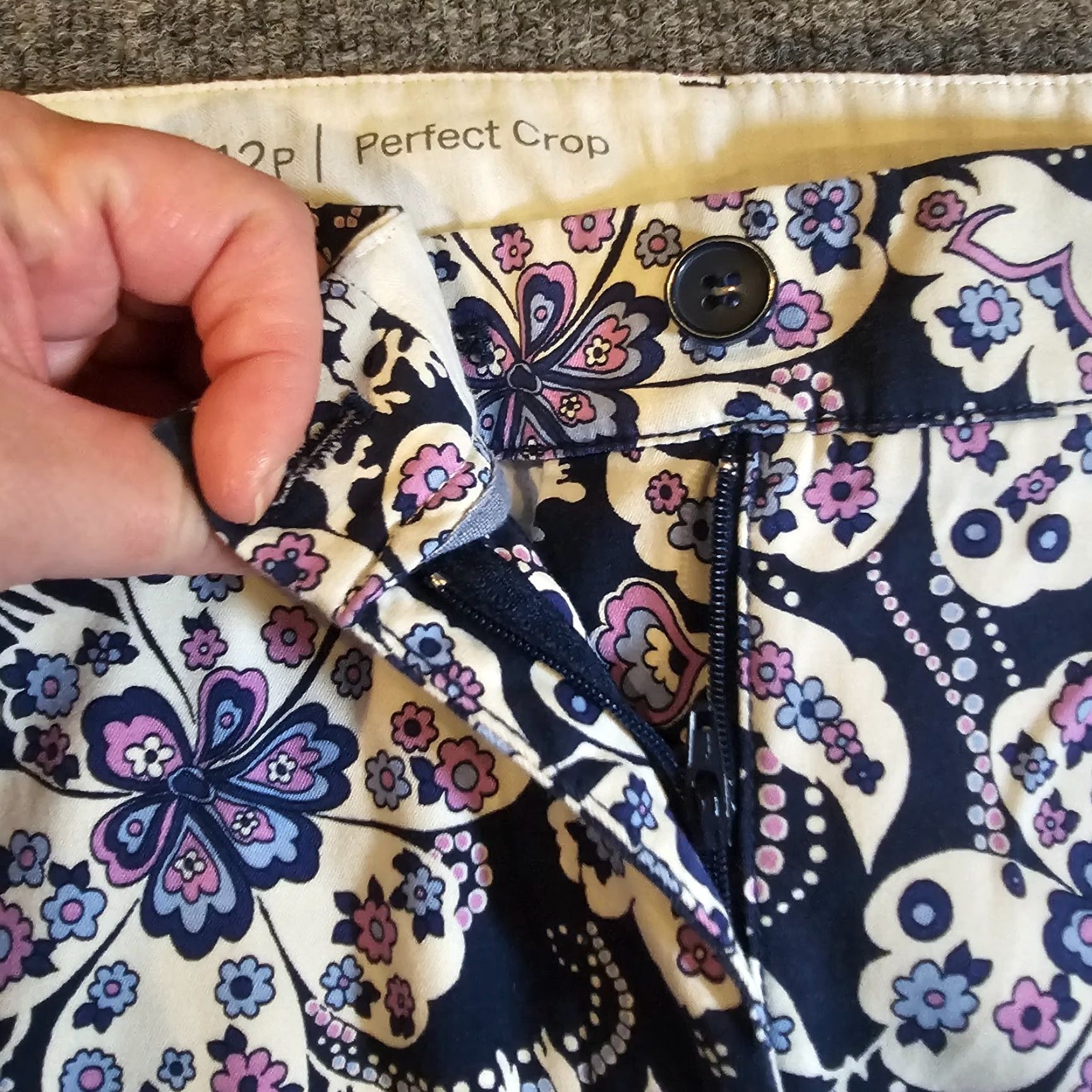 Talbots Talbots Pants Womens 12 Petite Blue Floral Cropped Stretch Classic Career Casual Tailored Front Flat Front Regular Kid/Adult? Size 34" / US 12 / IT 48 - 6 Thumbnail