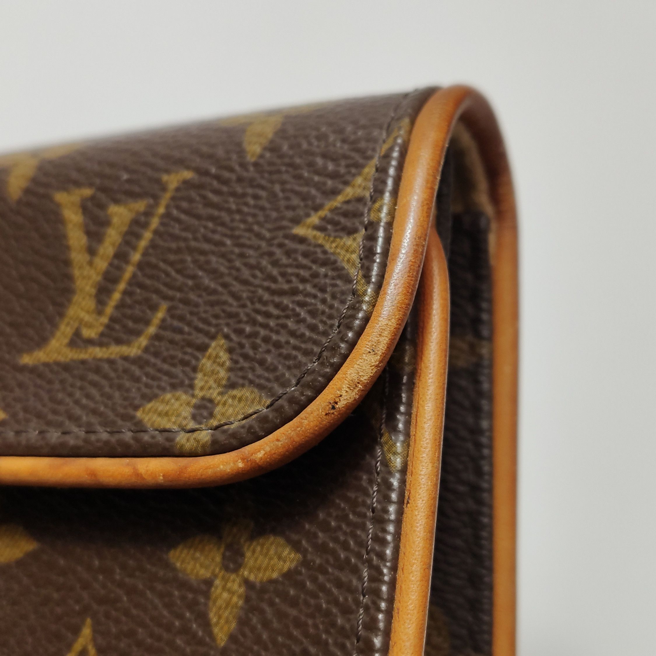 Louis Vuitton Louis Vuitton (LV) Florentine vegetable tanned leather Mono Size ONE SIZE - 5 Thumbnail