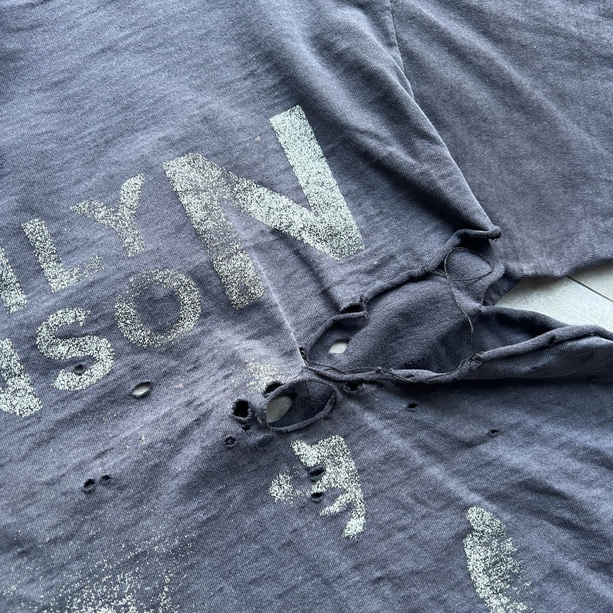 Fruit Of The Loom Distressed Marilyn Manson Tee Size US L / EU 52-54 / 3 - 3 Thumbnail