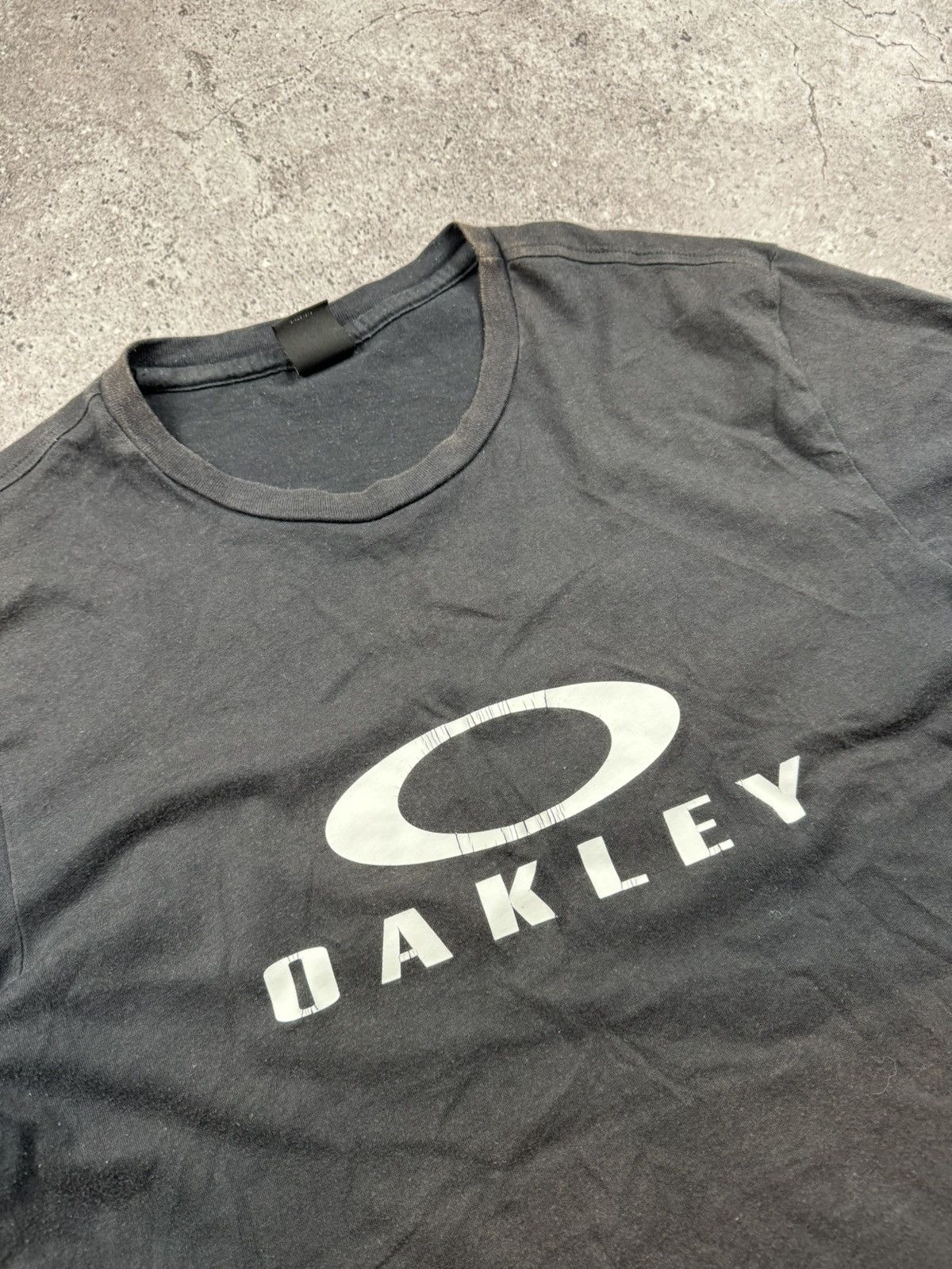 Oakley 🔥00’S VINTAGE OAKLEY FADED T-SHIRT BIG LOGO JAPANESSE Size US M / EU 48-50 / 2 - 4 Thumbnail