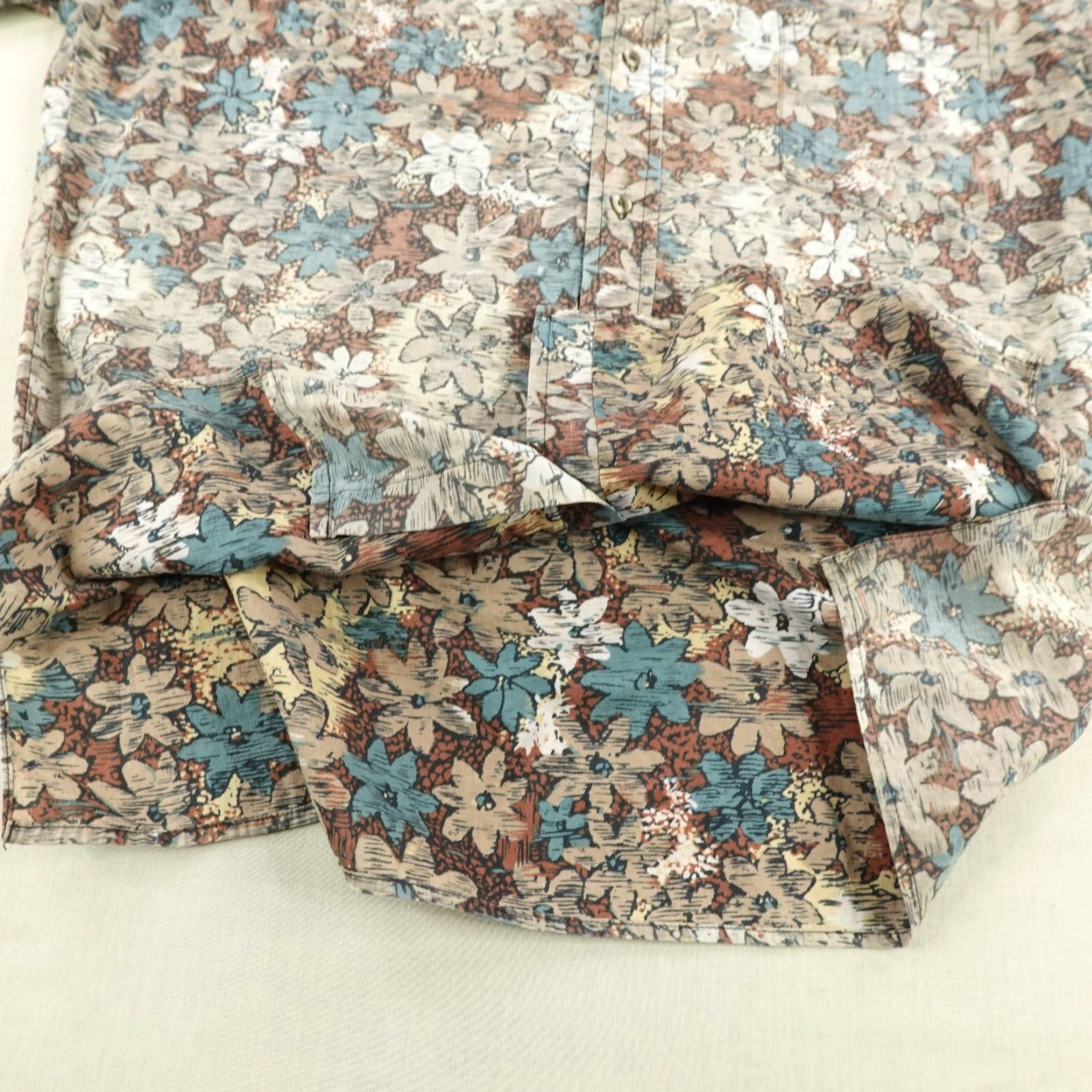 Hilo Hattie VINTAGE Hilo Hattie Shirt L Men Brown Floral Hawaiian Reverse Print Aloha Short Sleeve Button-Up Collared Pocketed L? Size US L / EU 52-54 / 3 - 5 Thumbnail