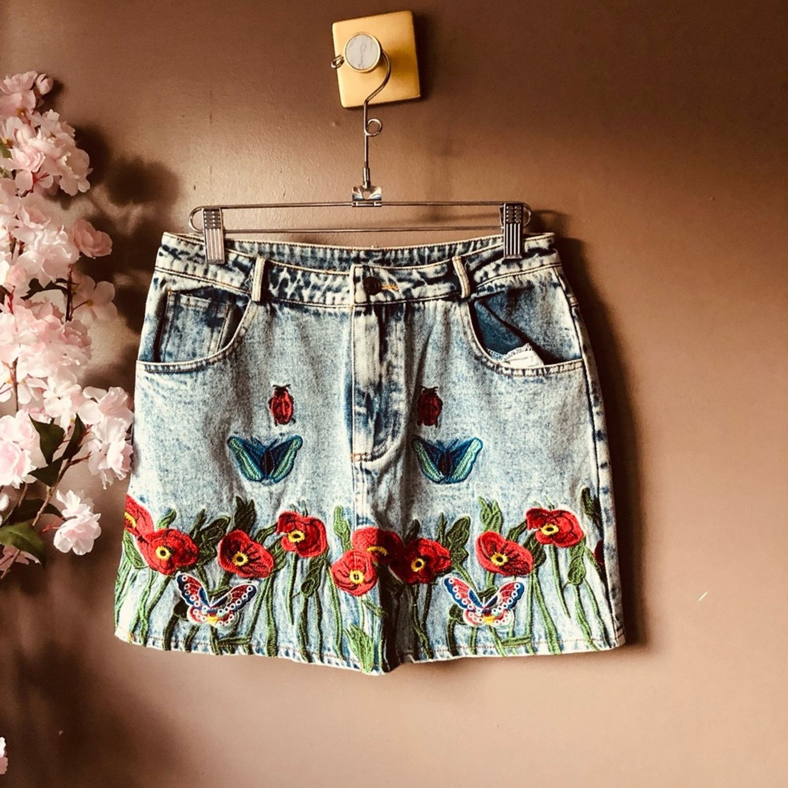 Other Stonewashed bottom mini denim skirt with embroidered. Size 28" / US 6 / IT 42 - 1 Thumbnail