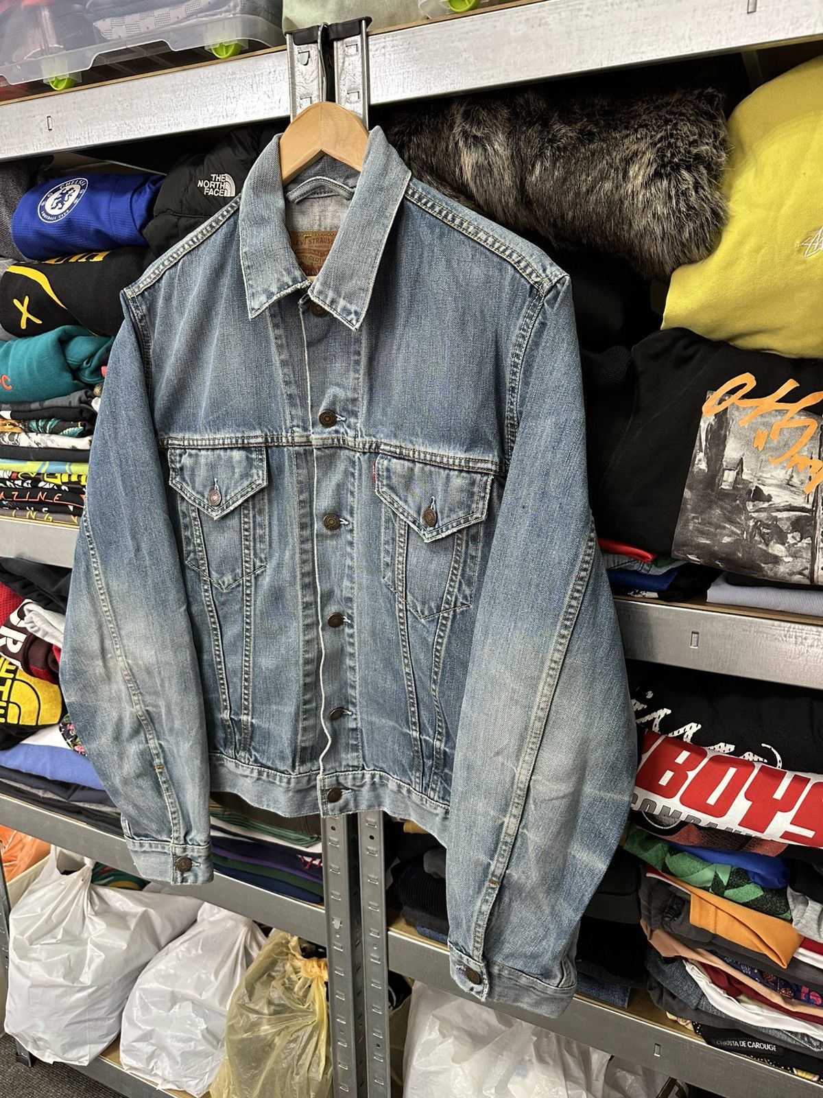 Levi's Vintage Clothing Vintage Levi’s Denim Jacket Washed Blue Trucker 90s Hype Size US XL / EU 56 / 4 - 3 Thumbnail