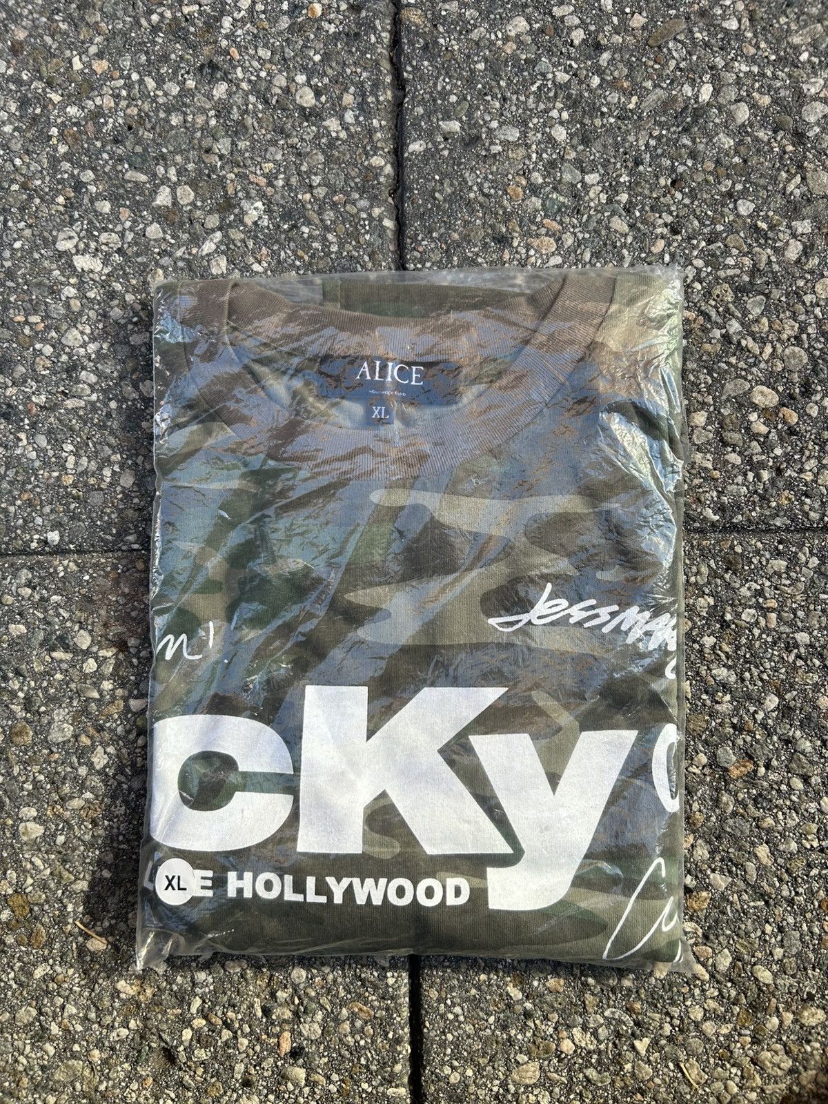 Alice Hollywood Alice Hollywood x CKY Autograph Complexcon Exclusive T-Shirt Size US XL / EU 56 / 4 - 2 Thumbnail