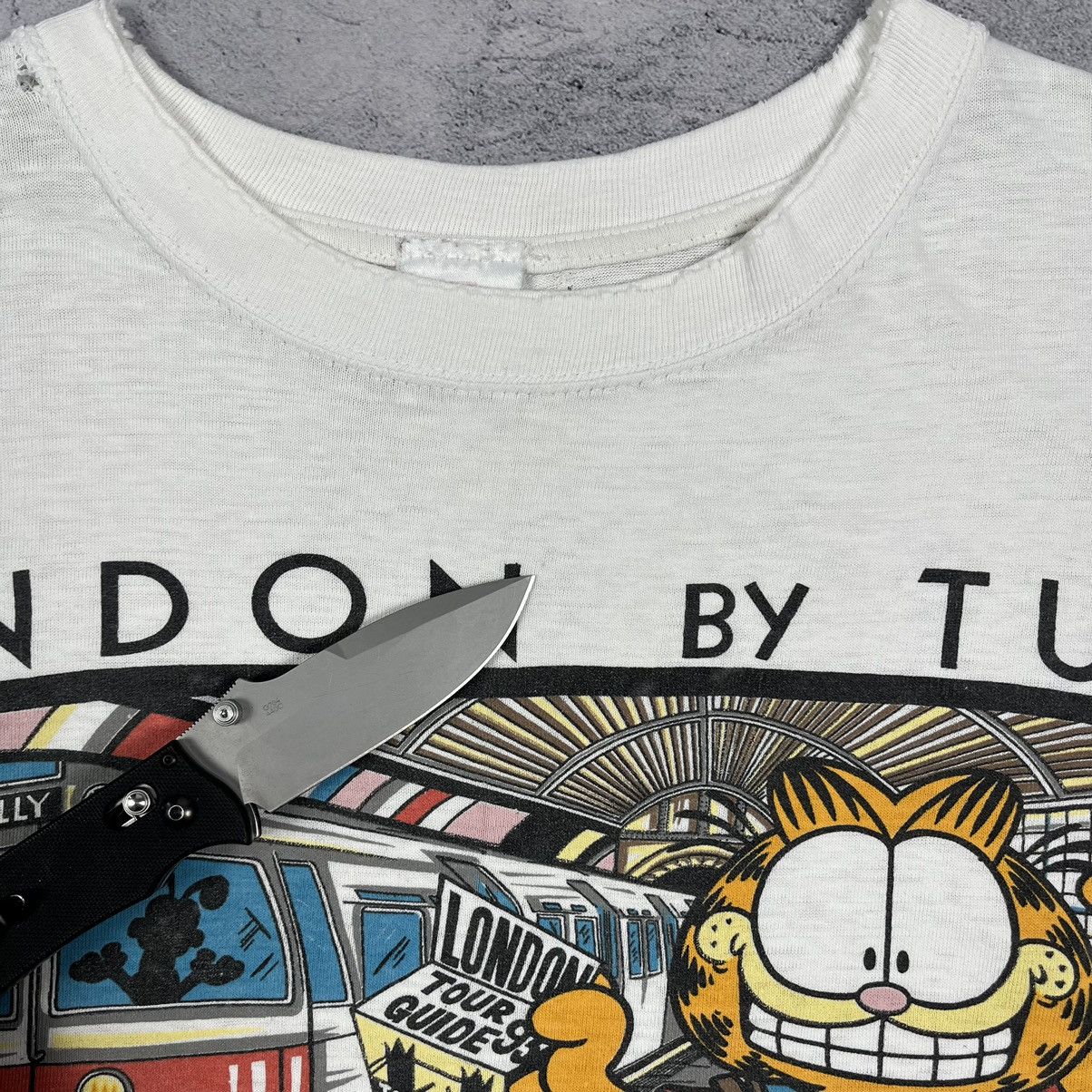 Cartoon Network Vintage Garfield “London by Tube” cartoon T shirt 90’s Size US M / EU 48-50 / 2 - 24 Thumbnail