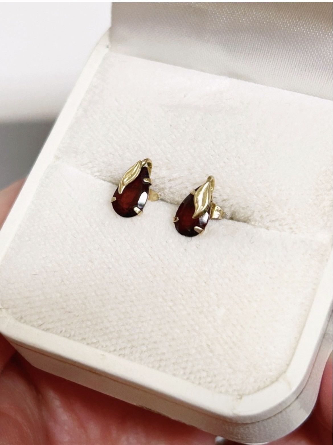 Other Estate Vintage Natural Garnet and 14kt Gold Stud Earrings Size ONE SIZE - 5 Thumbnail