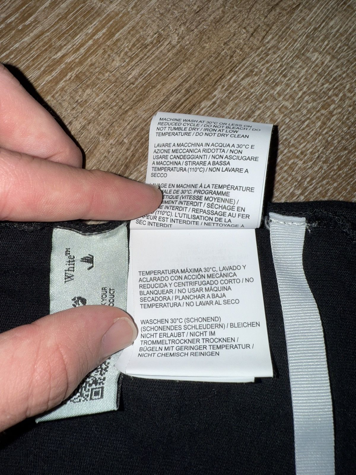 Off-White Off-White Peace World-Wide Logo Black T Size US XS / EU 42 / 0 - 7 Thumbnail