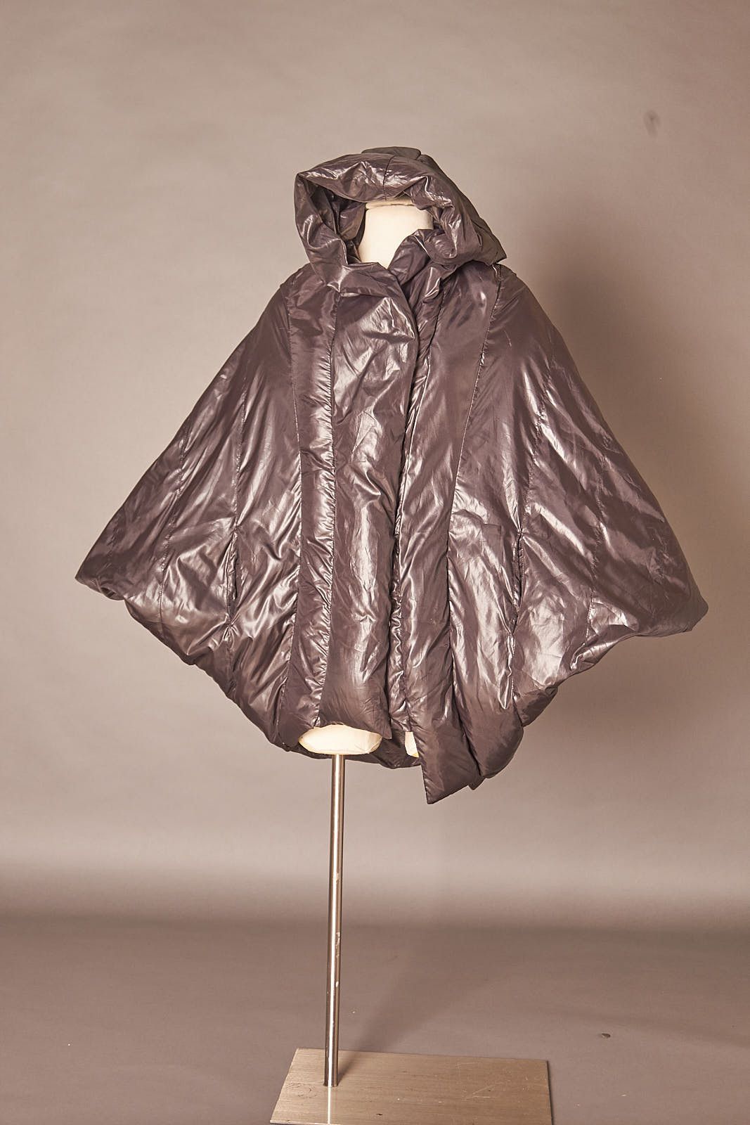 Vintage Vintage Y2K Black Puffer Cape Coat Size S / US 4 / IT 40 - 1 Thumbnail