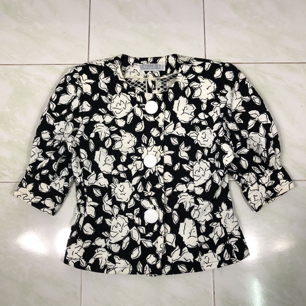 Givenchy 📌Cropped Short Sleeve Givenchy Nouvelle Boutique Paris Size M / US 6-8 / IT 42-44 - 1 Thumbnail