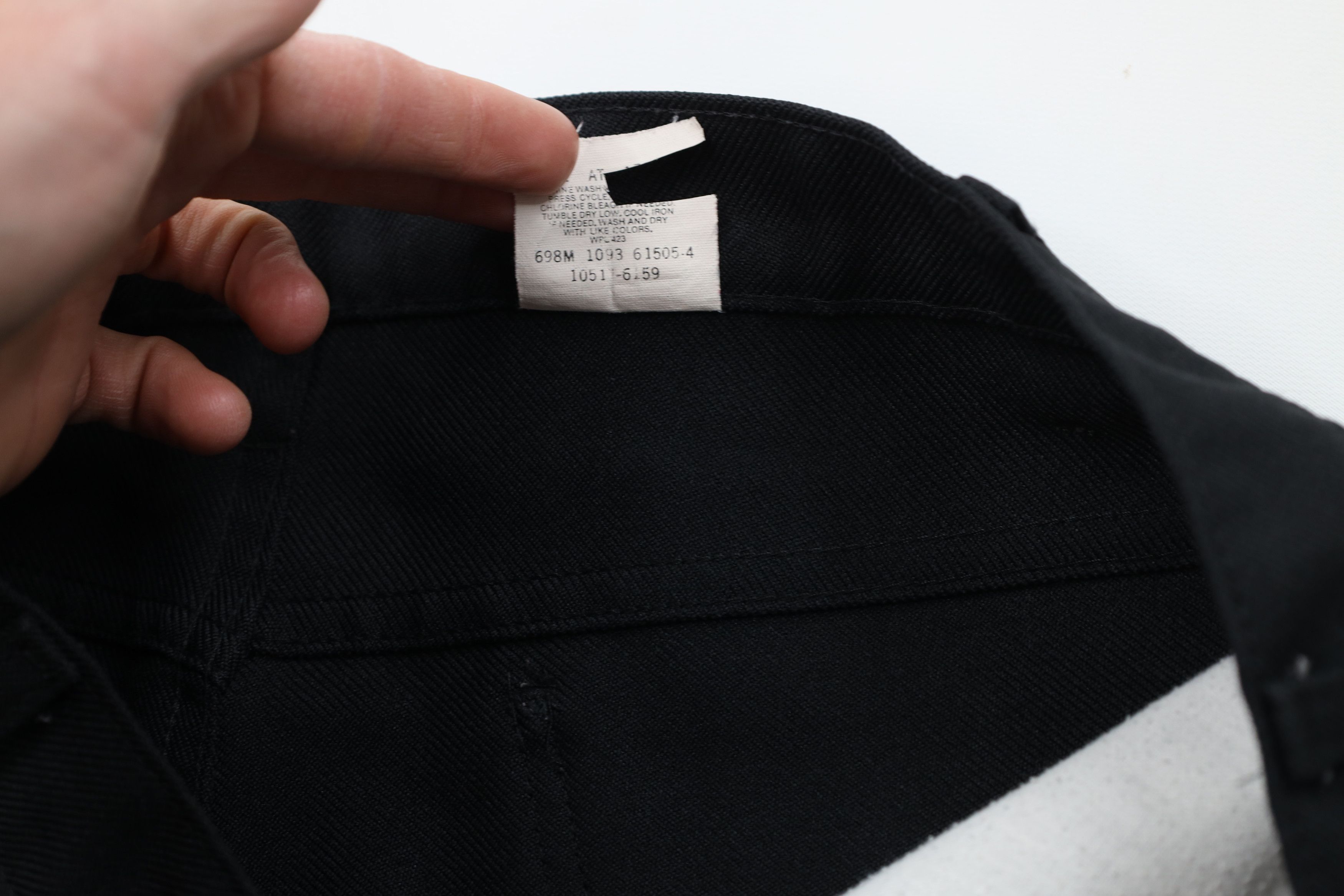 Levi's Vintage 90s Levis Flared Wide Leg Chino Pants Black USA Size US 34 / EU 50 - 9 Thumbnail