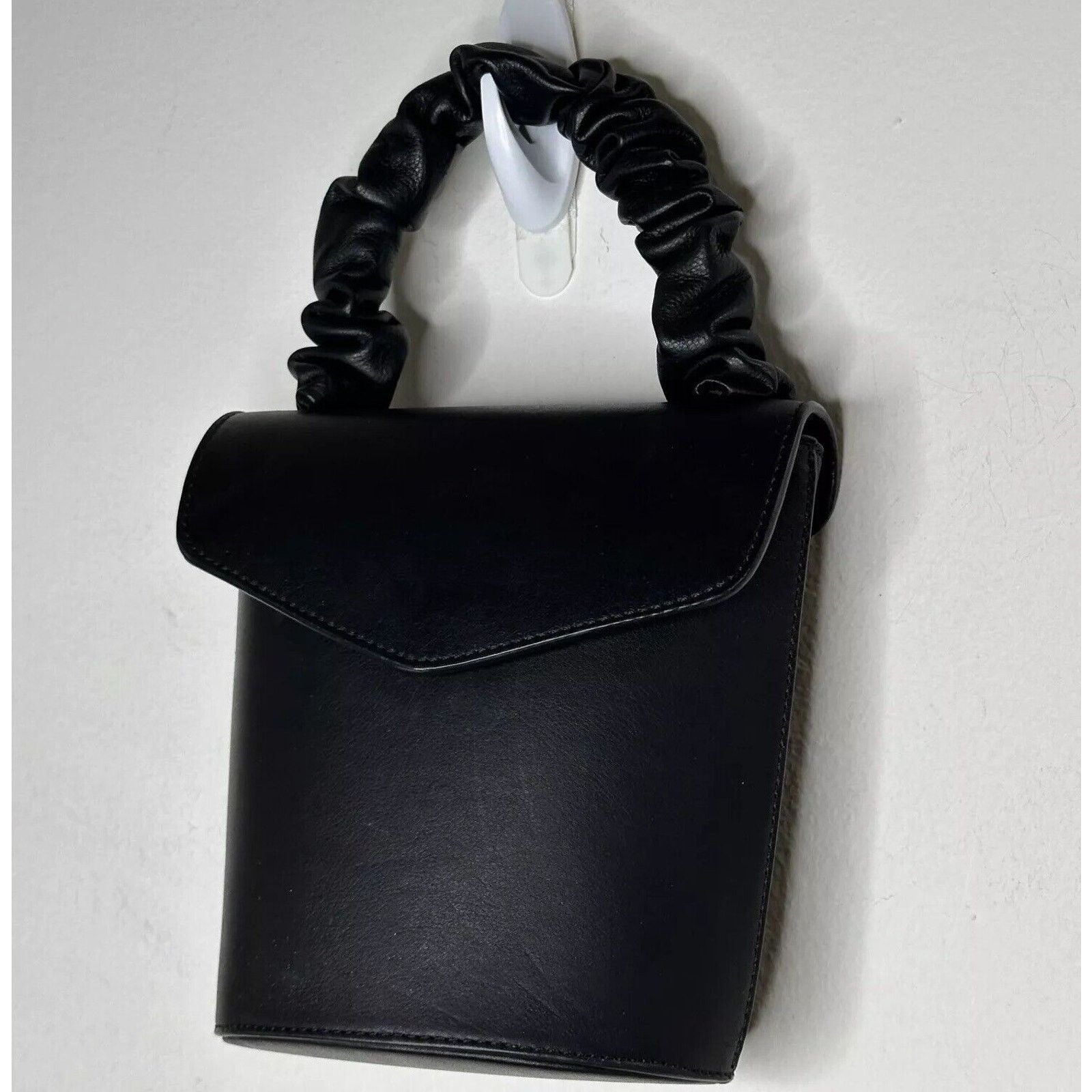 & Other Stories & Other Stories Black Scrunchy Handle Leather Barrel Purse Size ONE SIZE - 1 Thumbnail