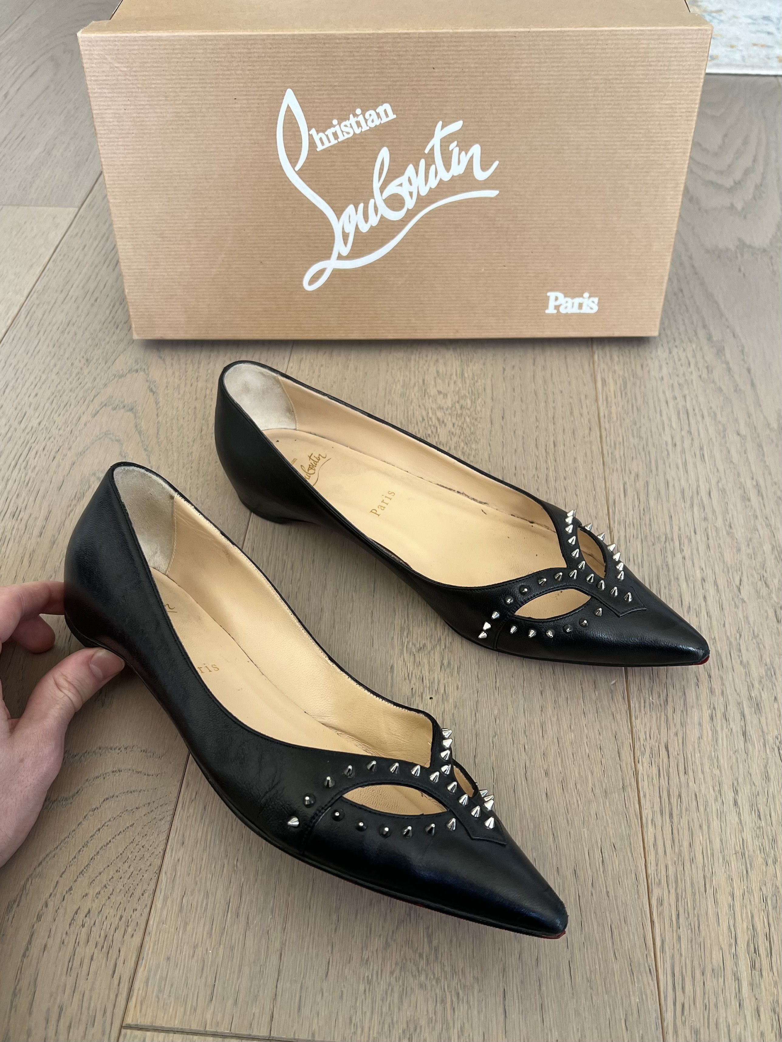 Christian Louboutin Christian Louboutin black leather ballet flats with spikes Size US 7 / IT 37 - 5 Thumbnail